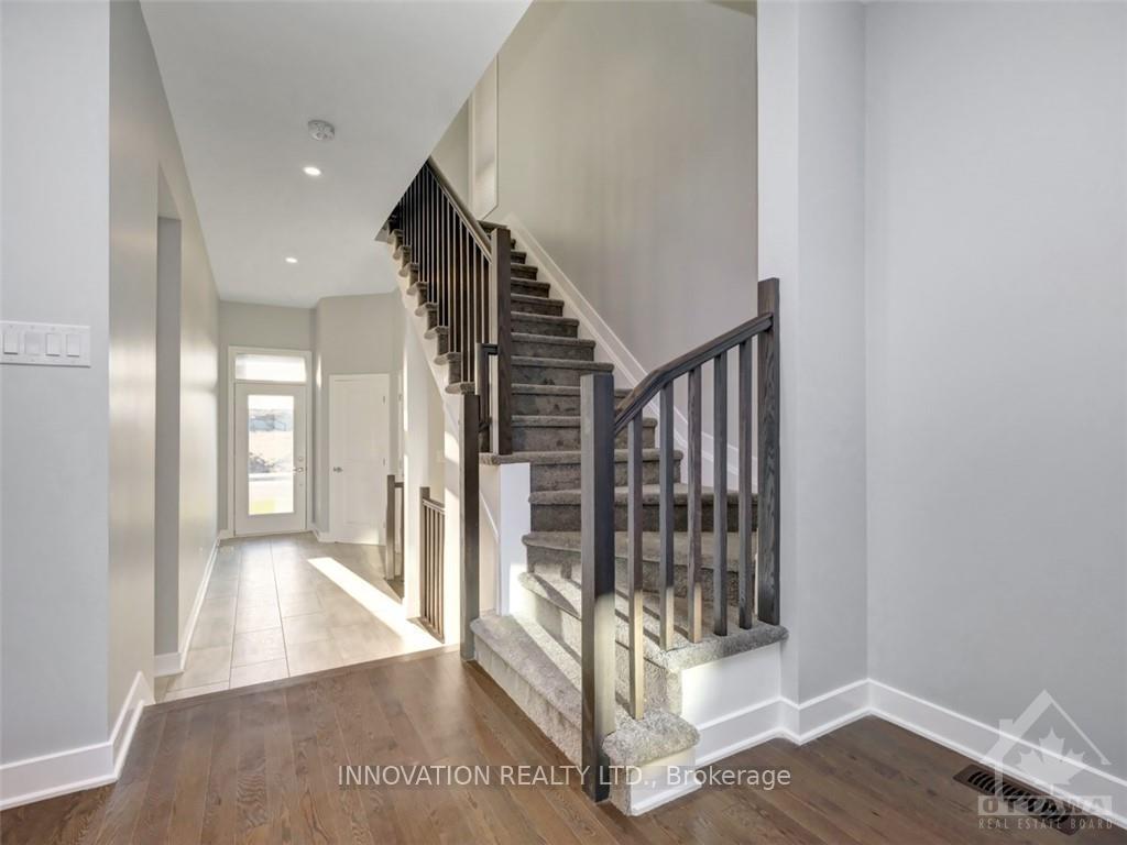 Photo 4 of 470 Trident Mews, Ottawa, Leitrim — HOMEH