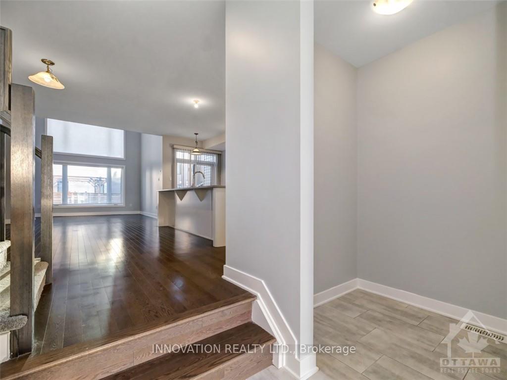 Photo 6 of 470 Trident Mews, Ottawa, Leitrim — HOMEH