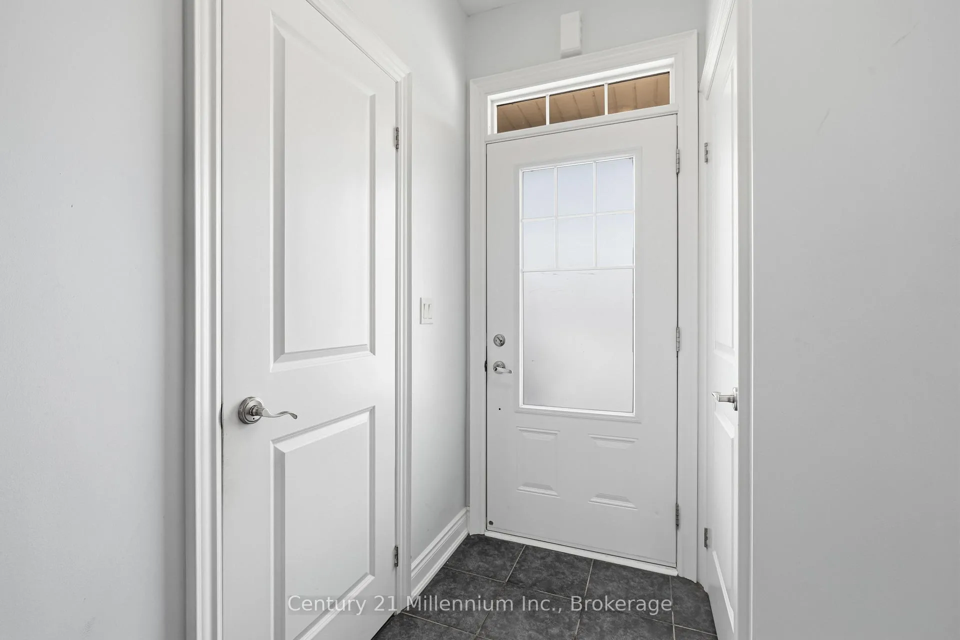 Photo 3 of 110 Sandy Coast Crescent, Wasaga Beach — HOMEH
