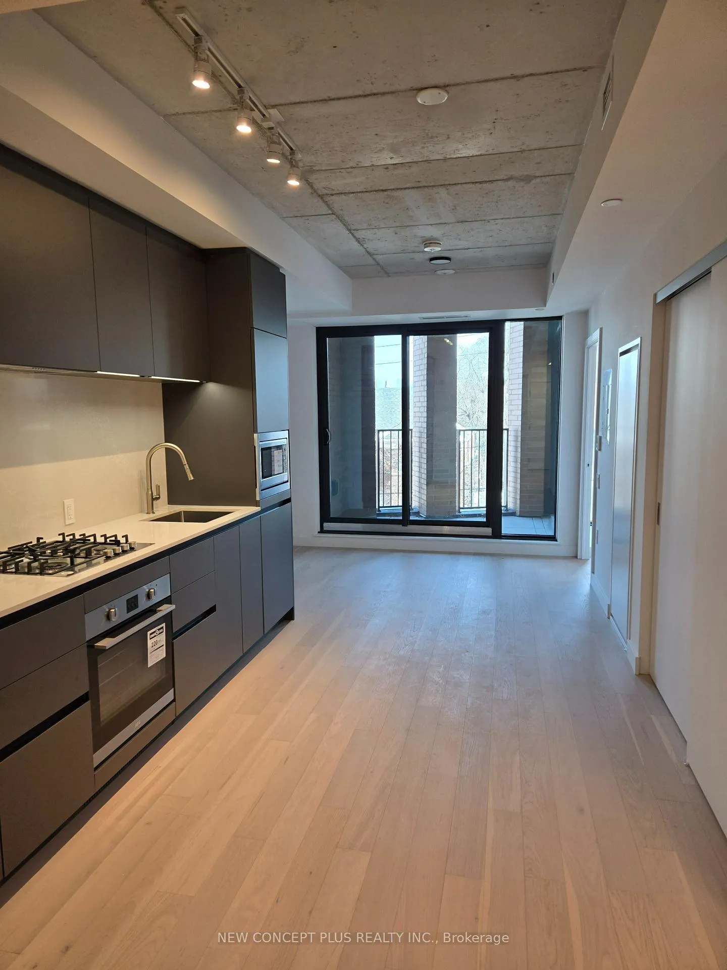 Front of Unit 227, 1736 Bayview Avenue