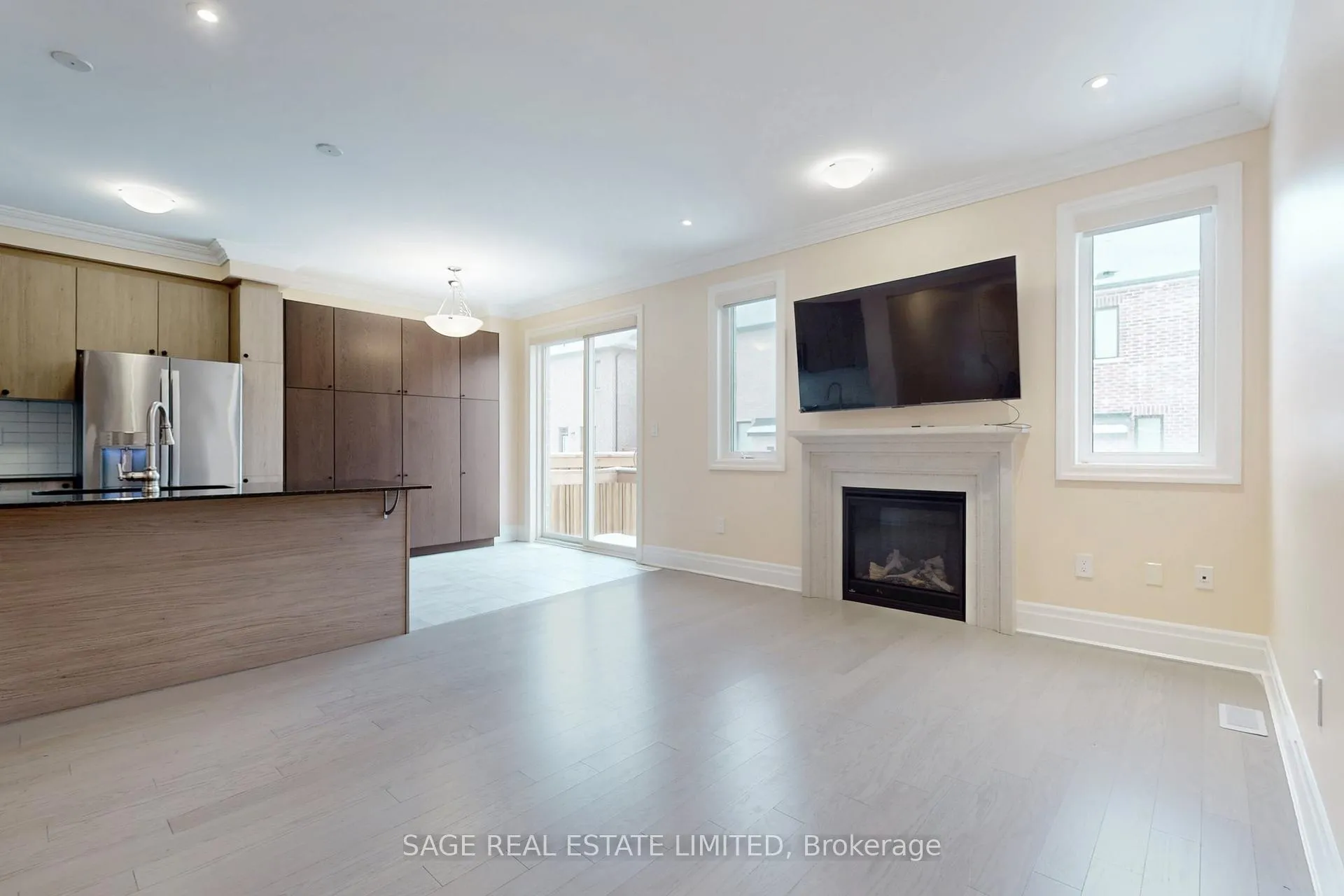 Photo 4 of 1826 Thames Circle, Milton, Bowes — HOMEH