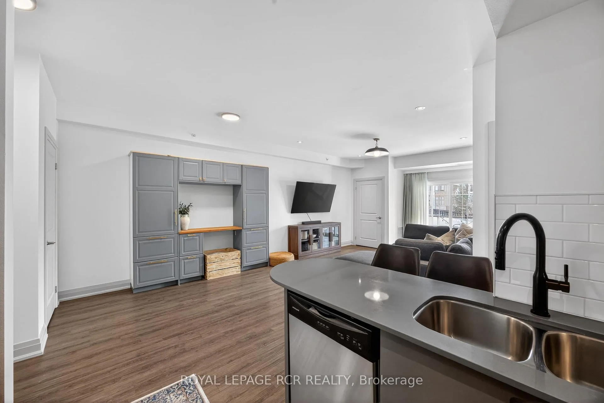 Photo 7 of Unit 105, 5 Greenwich Street, Barrie, Ardagh — HOMEH