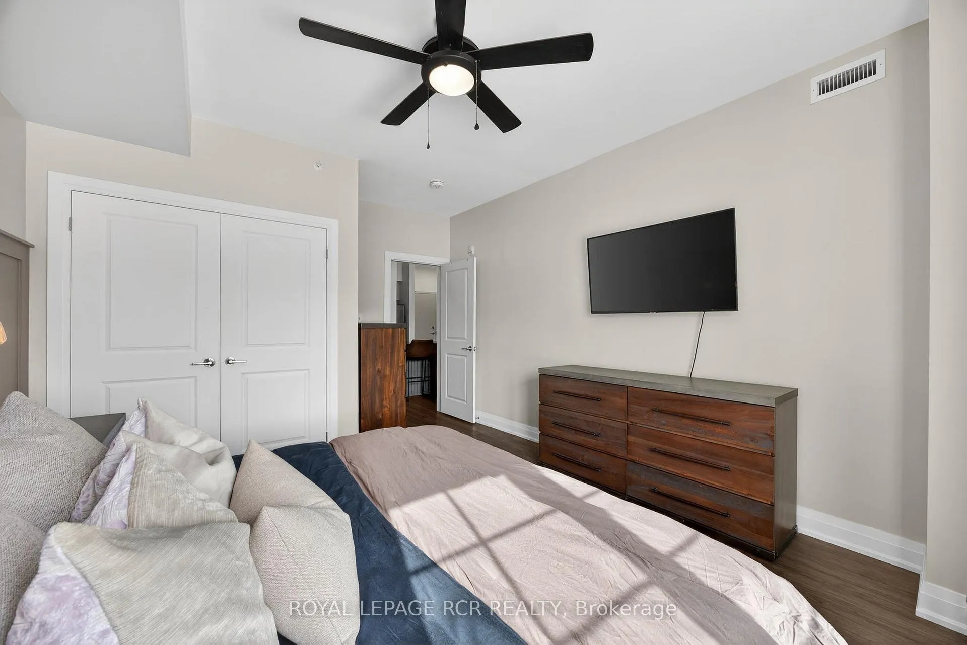 Photo 14 of Unit 105, 5 Greenwich Street, Barrie, Ardagh — HOMEH