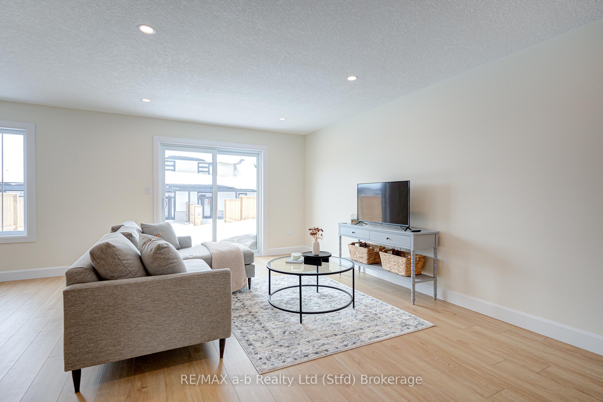 Photo 17 of 16 Linda Drive, Huron East, Seaforth — HOMEH