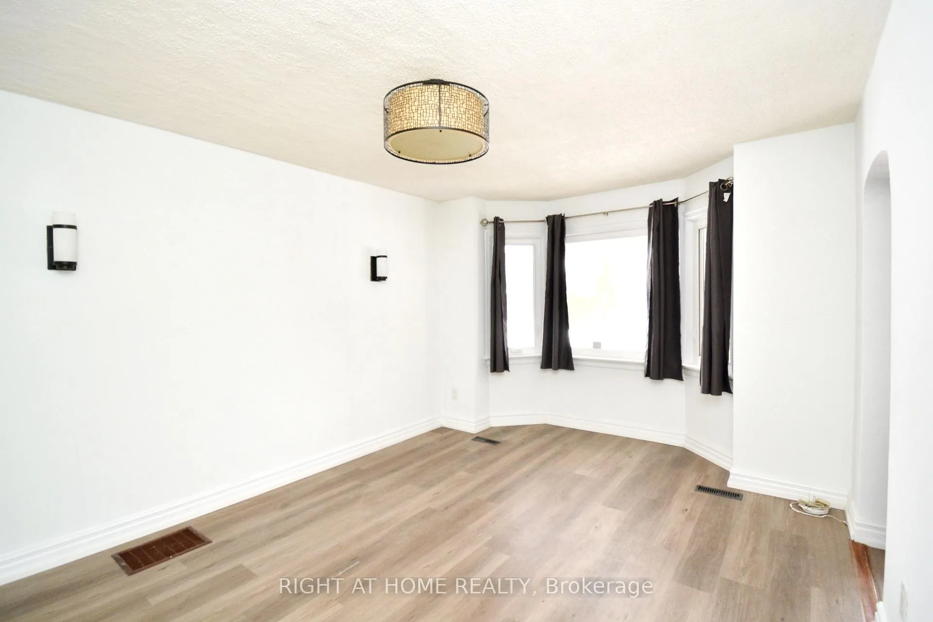 Photo 3 of 22 Landour Avenue, Toronto, Keelesdale-Eglinton West — HOMEH