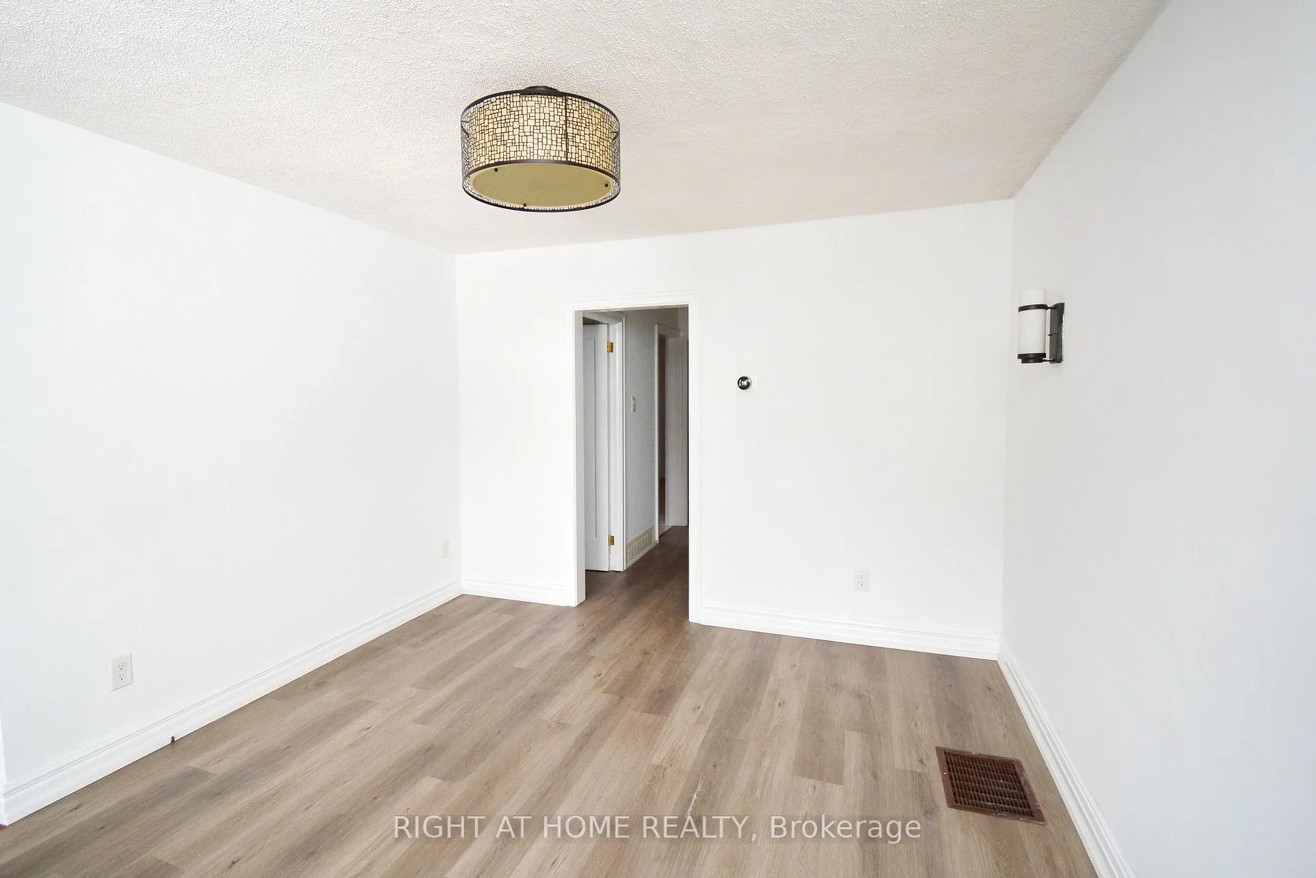 Photo 4 of 22 Landour Avenue, Toronto, Keelesdale-Eglinton West — HOMEH