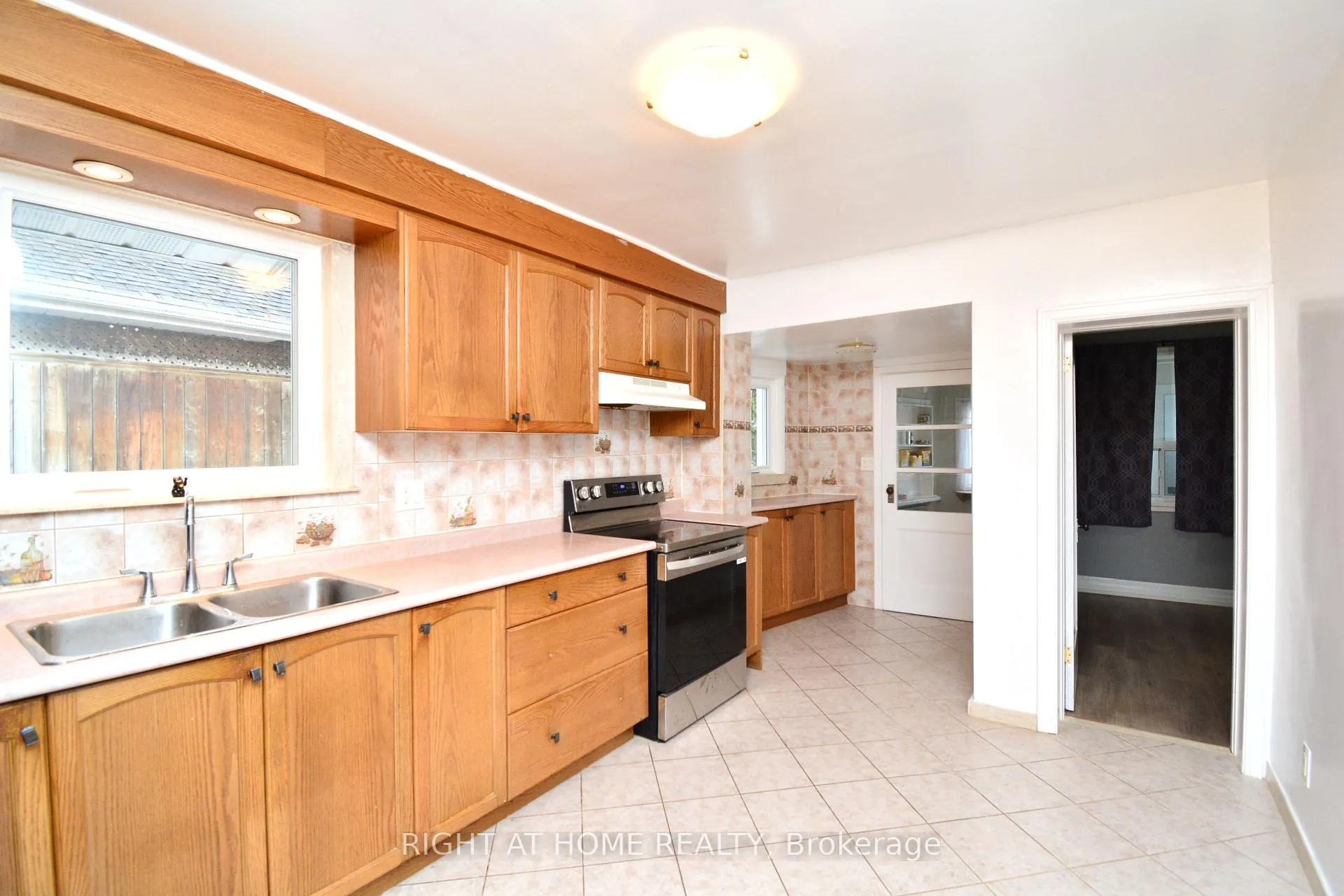Photo 9 of 22 Landour Avenue, Toronto, Keelesdale-Eglinton West — HOMEH