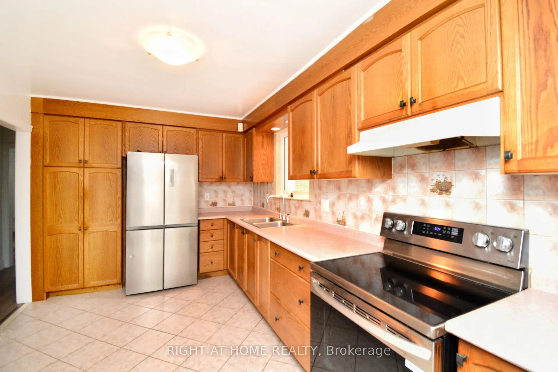 Photo 10 of 22 Landour Avenue, Toronto, Keelesdale-Eglinton West — HOMEH