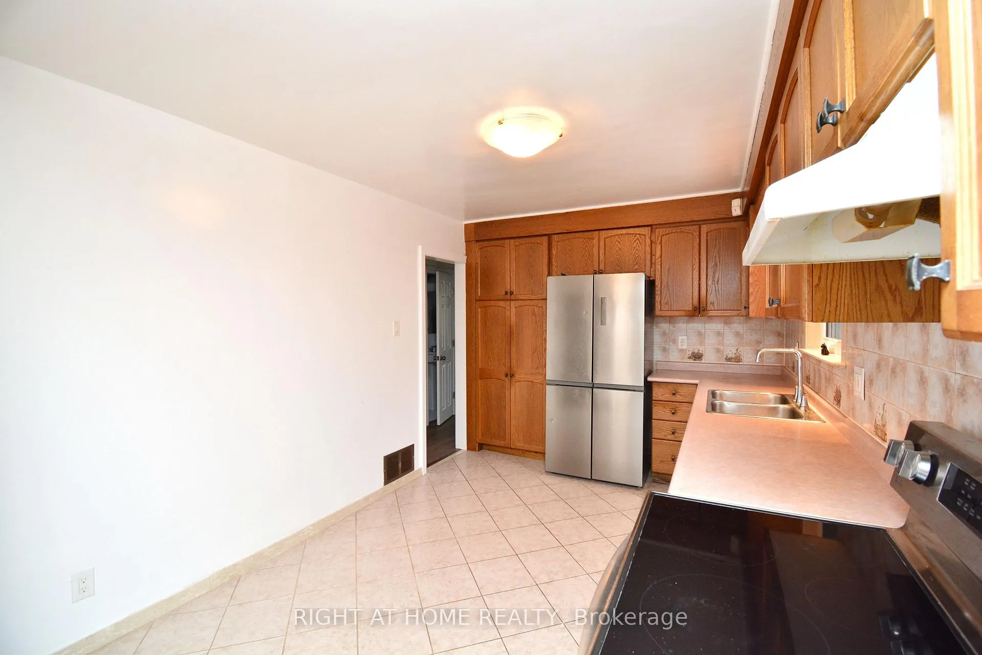 Photo 12 of 22 Landour Avenue, Toronto, Keelesdale-Eglinton West — HOMEH
