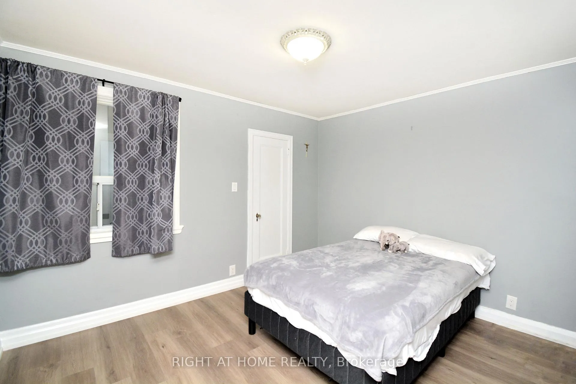 Photo 13 of 22 Landour Avenue, Toronto, Keelesdale-Eglinton West — HOMEH