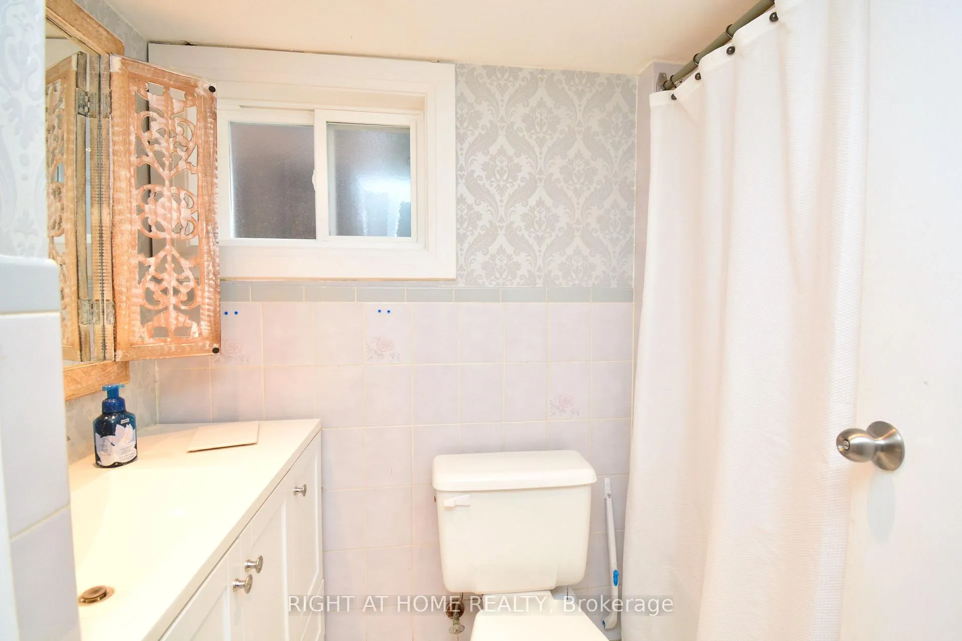 Photo 17 of 22 Landour Avenue, Toronto, Keelesdale-Eglinton West — HOMEH