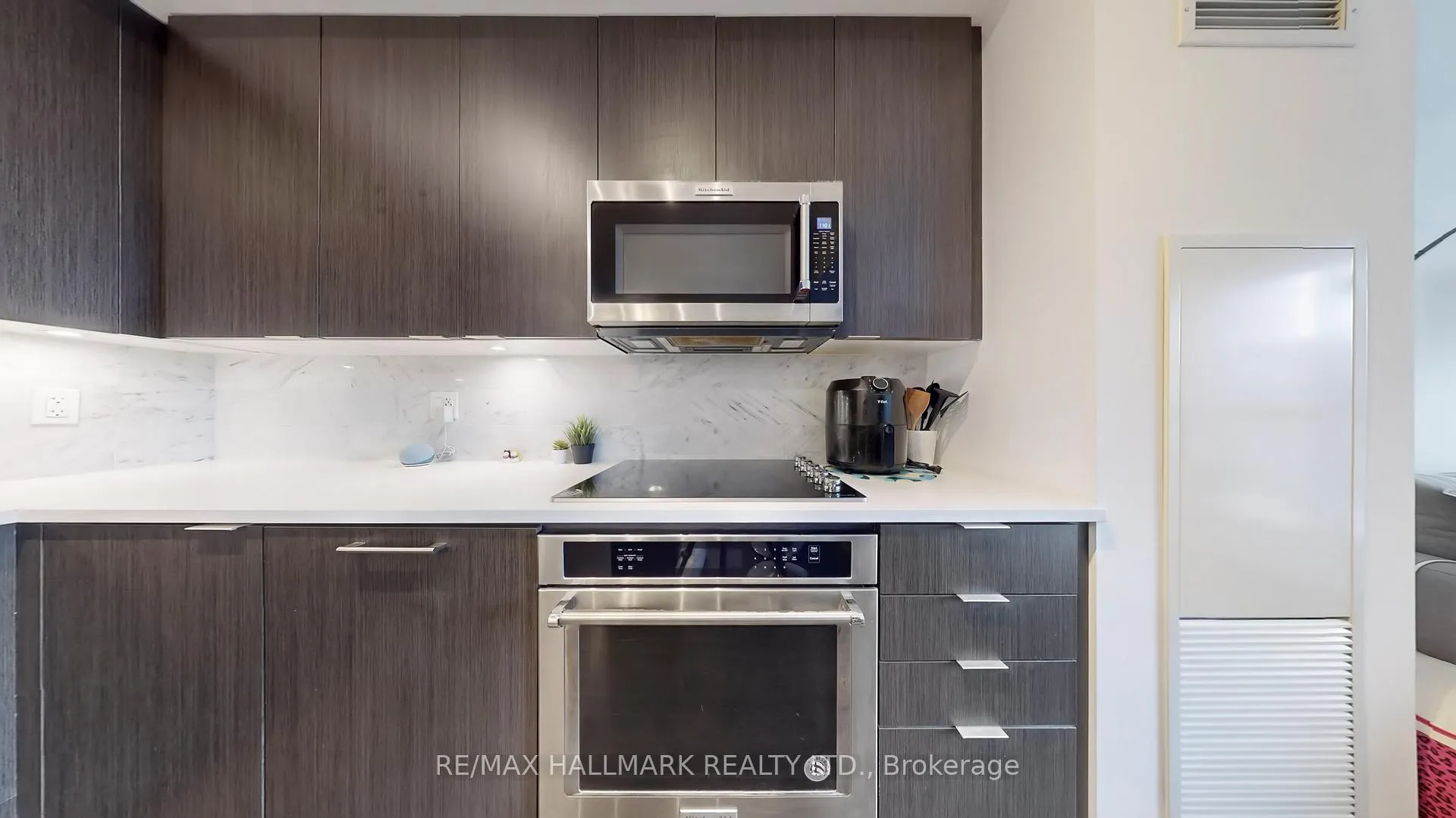 Photo 8 of Unit 1808, 38 Iannuzzi Street, Toronto, Niagara — HOMEH