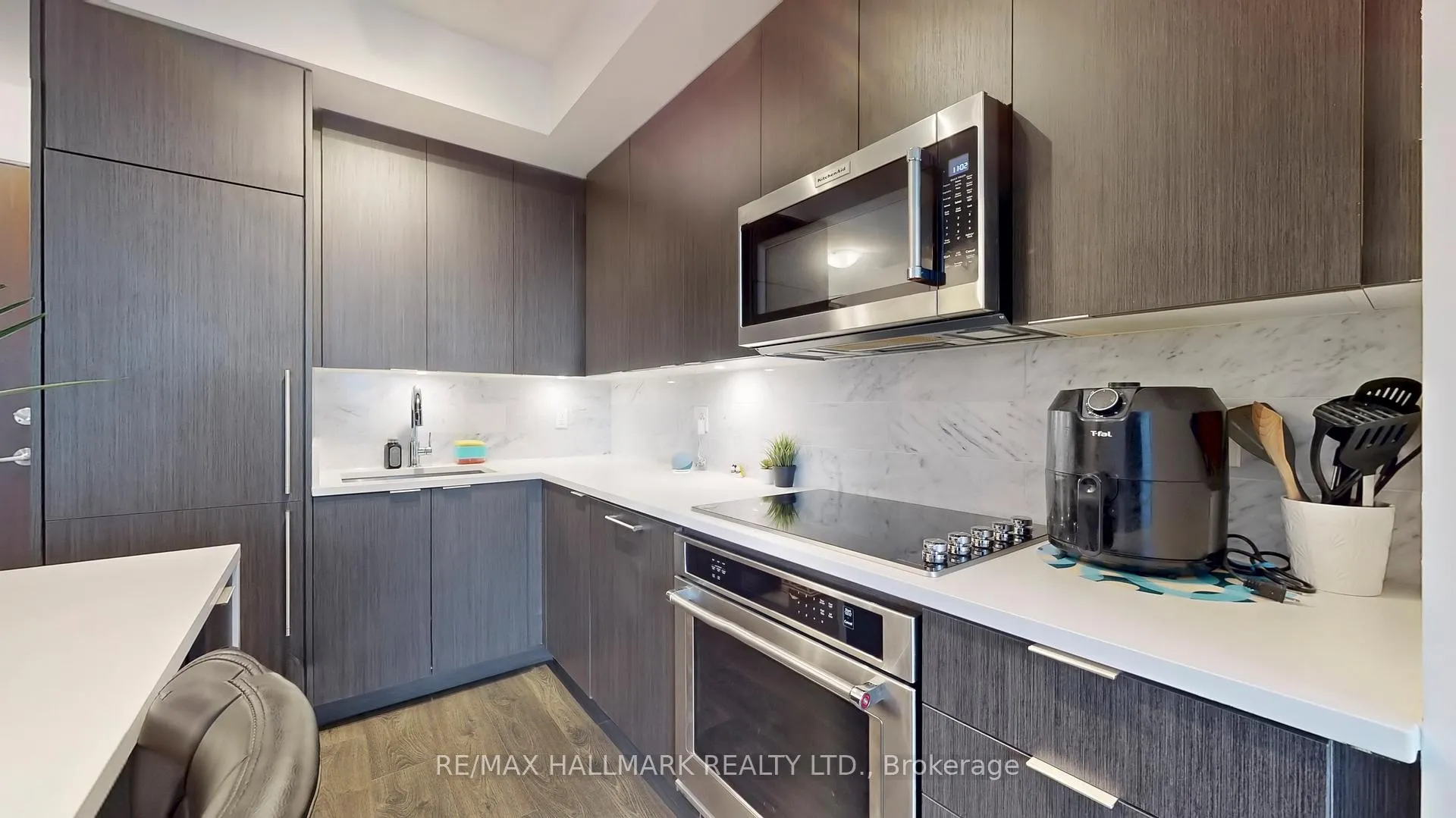 Photo 9 of Unit 1808, 38 Iannuzzi Street, Toronto, Niagara — HOMEH