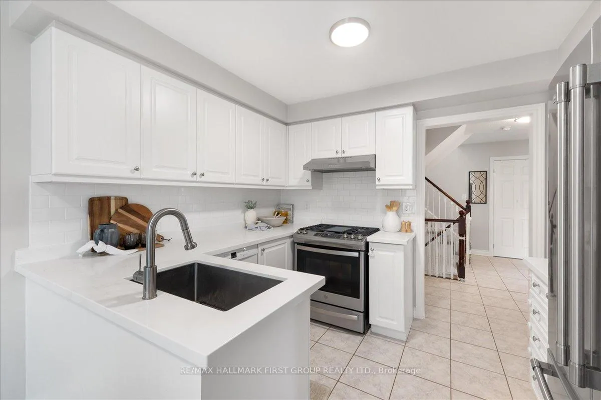 Photo 13 of 429 Summerpark Crescent, Pickering, Amberlea — HOMEH