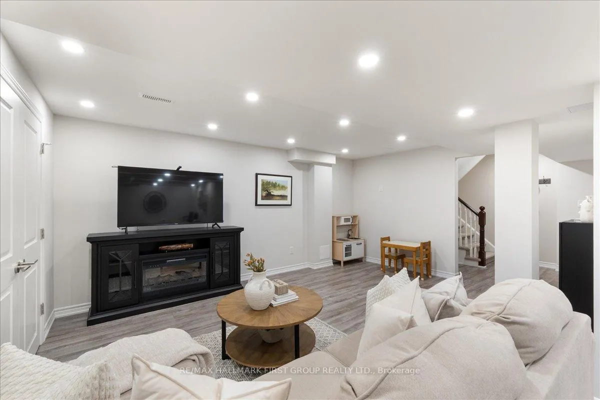 Photo 35 of 429 Summerpark Crescent, Pickering, Amberlea — HOMEH