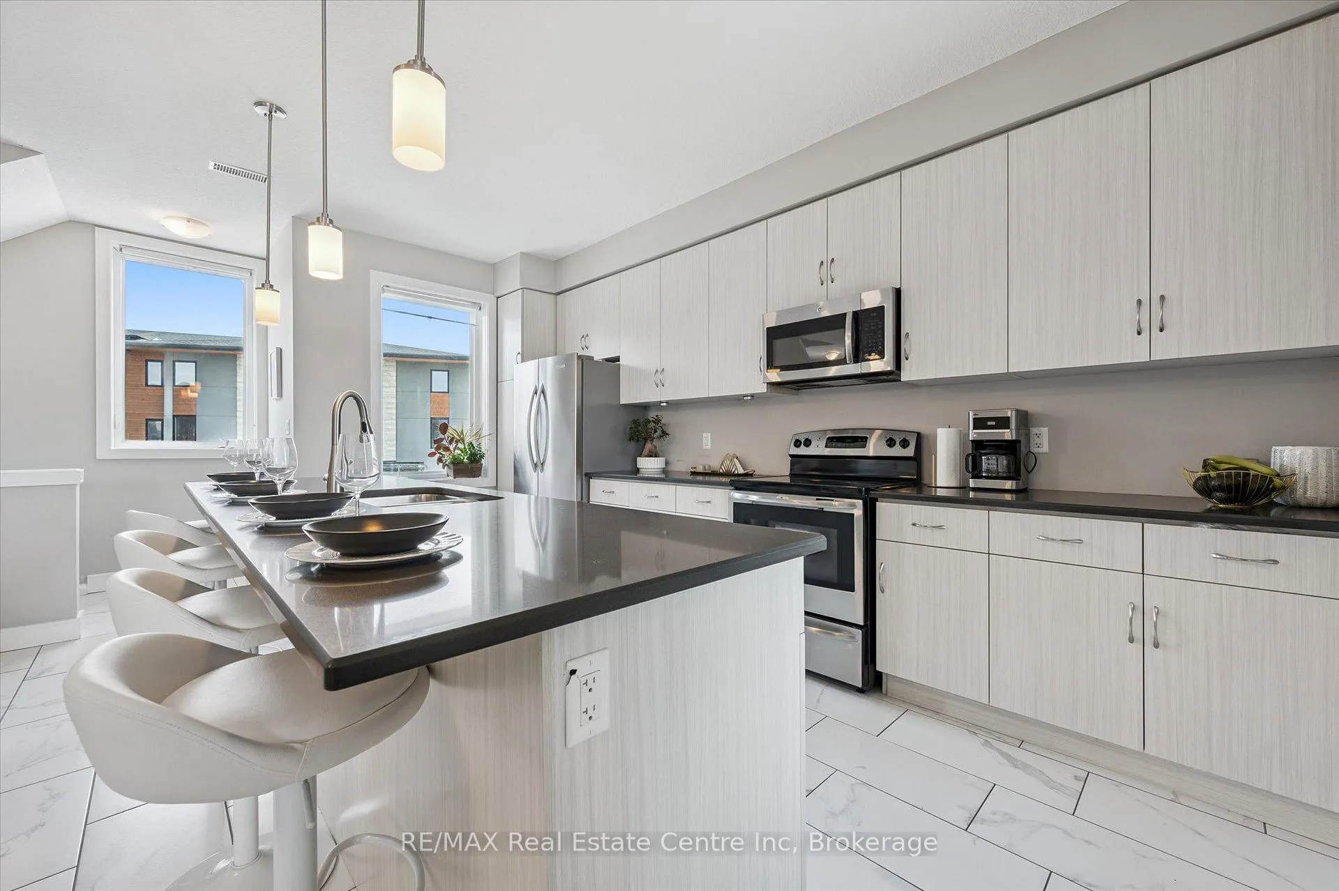 Photo 3 of Unit 7, 32 Arkell Road, Guelph, Kortright East — HOMEH