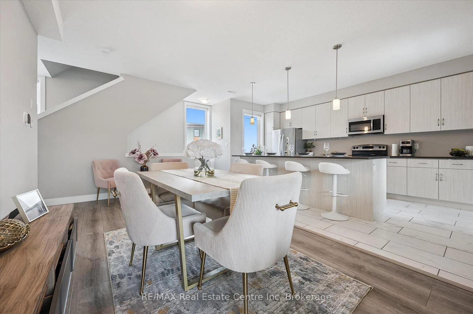 Photo 5 of Unit 7, 32 Arkell Road, Guelph, Kortright East — HOMEH