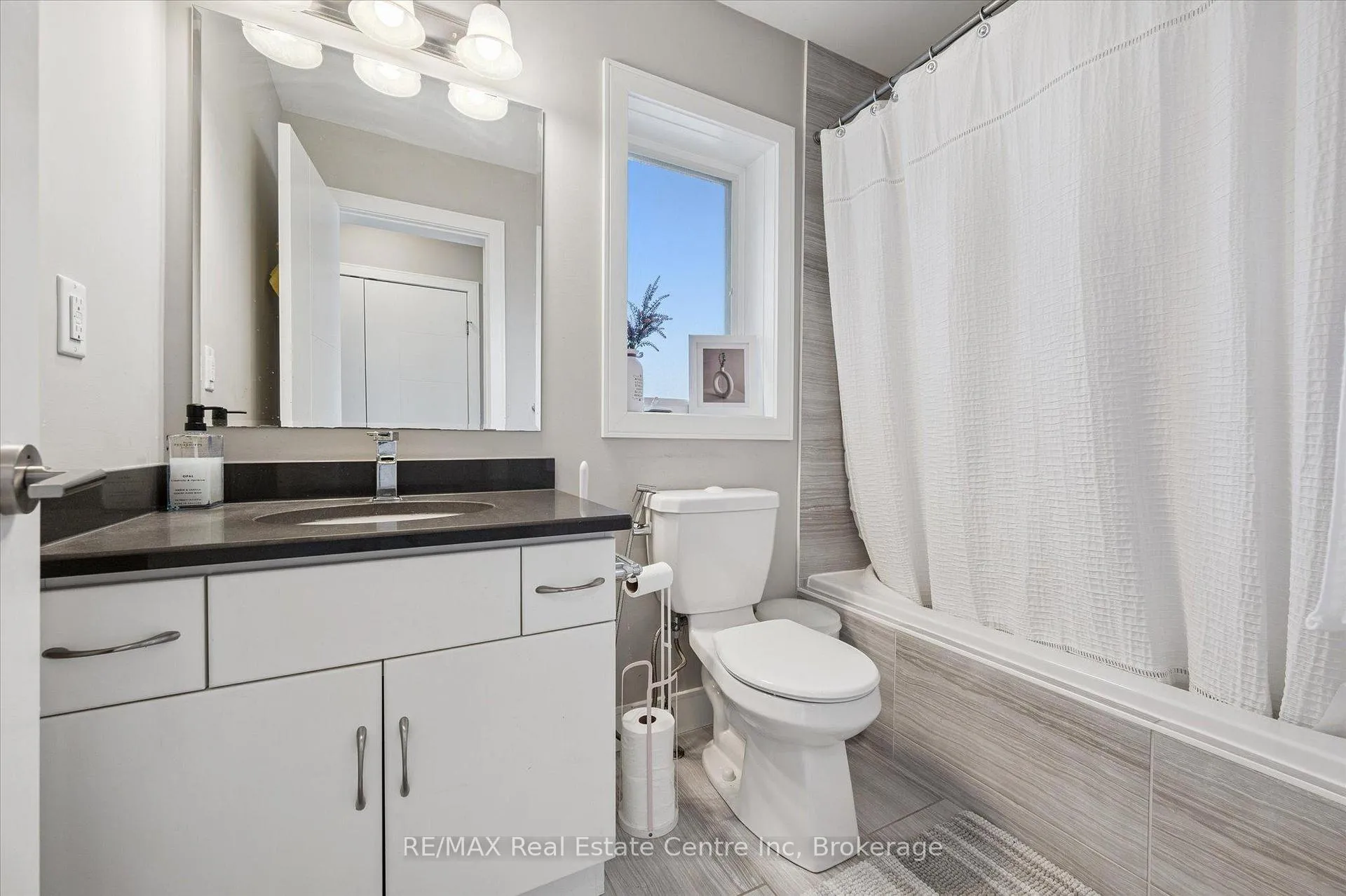 Photo 16 of Unit 7, 32 Arkell Road, Guelph, Kortright East — HOMEH