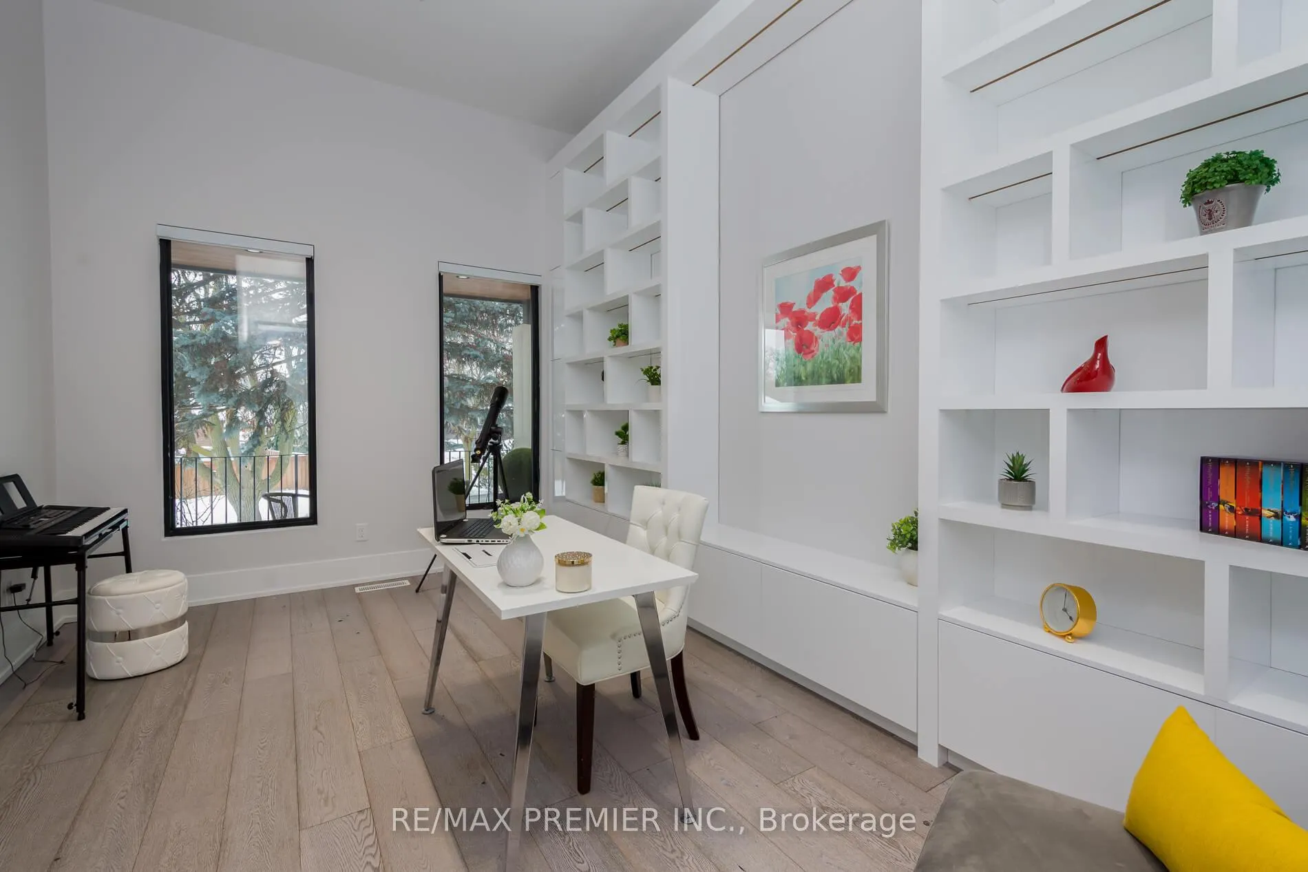 Photo 5 of 63 Pioneer Lane, Vaughan, East Woodbridge — HOMEH