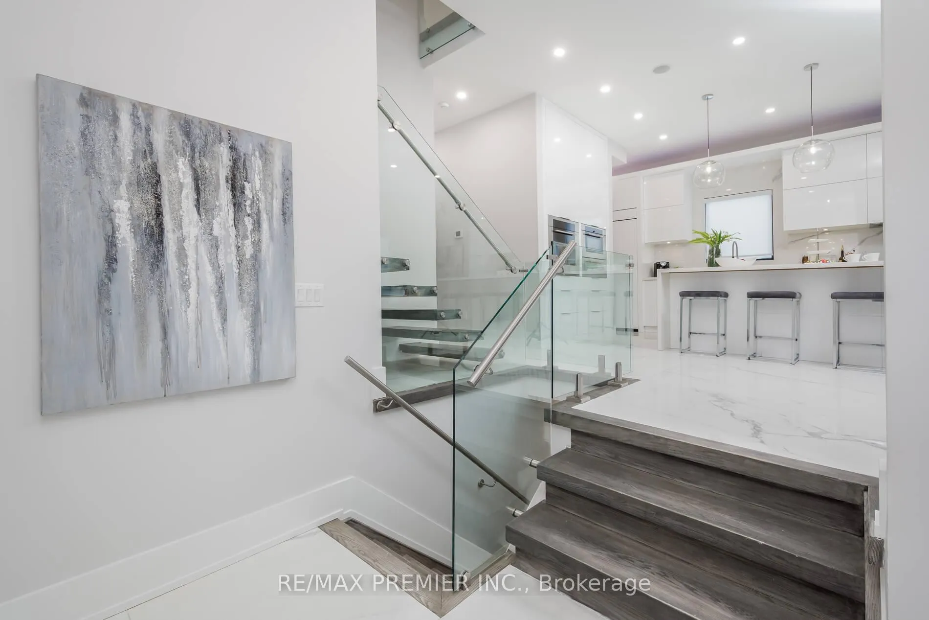 Photo 8 of 63 Pioneer Lane, Vaughan, East Woodbridge — HOMEH