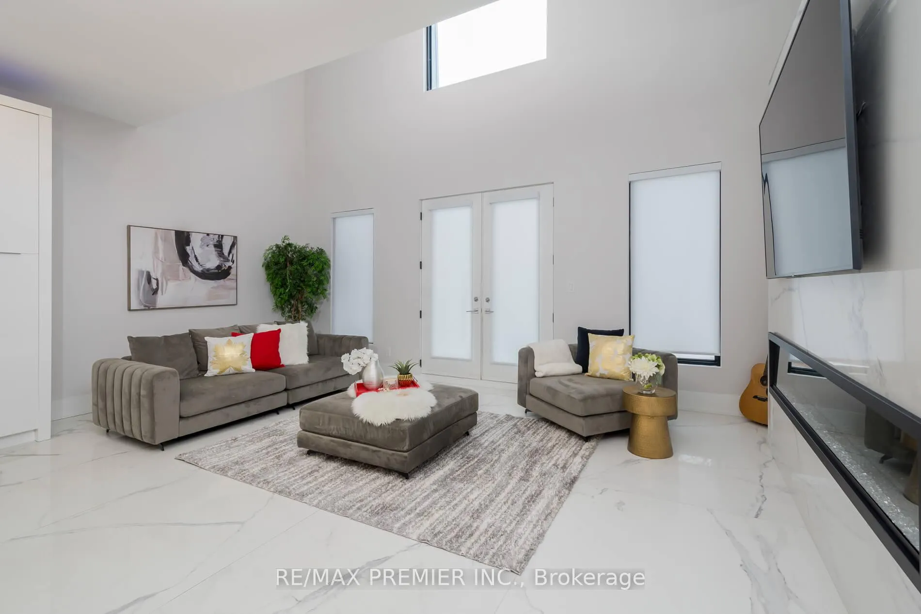 Photo 10 of 63 Pioneer Lane, Vaughan, East Woodbridge — HOMEH