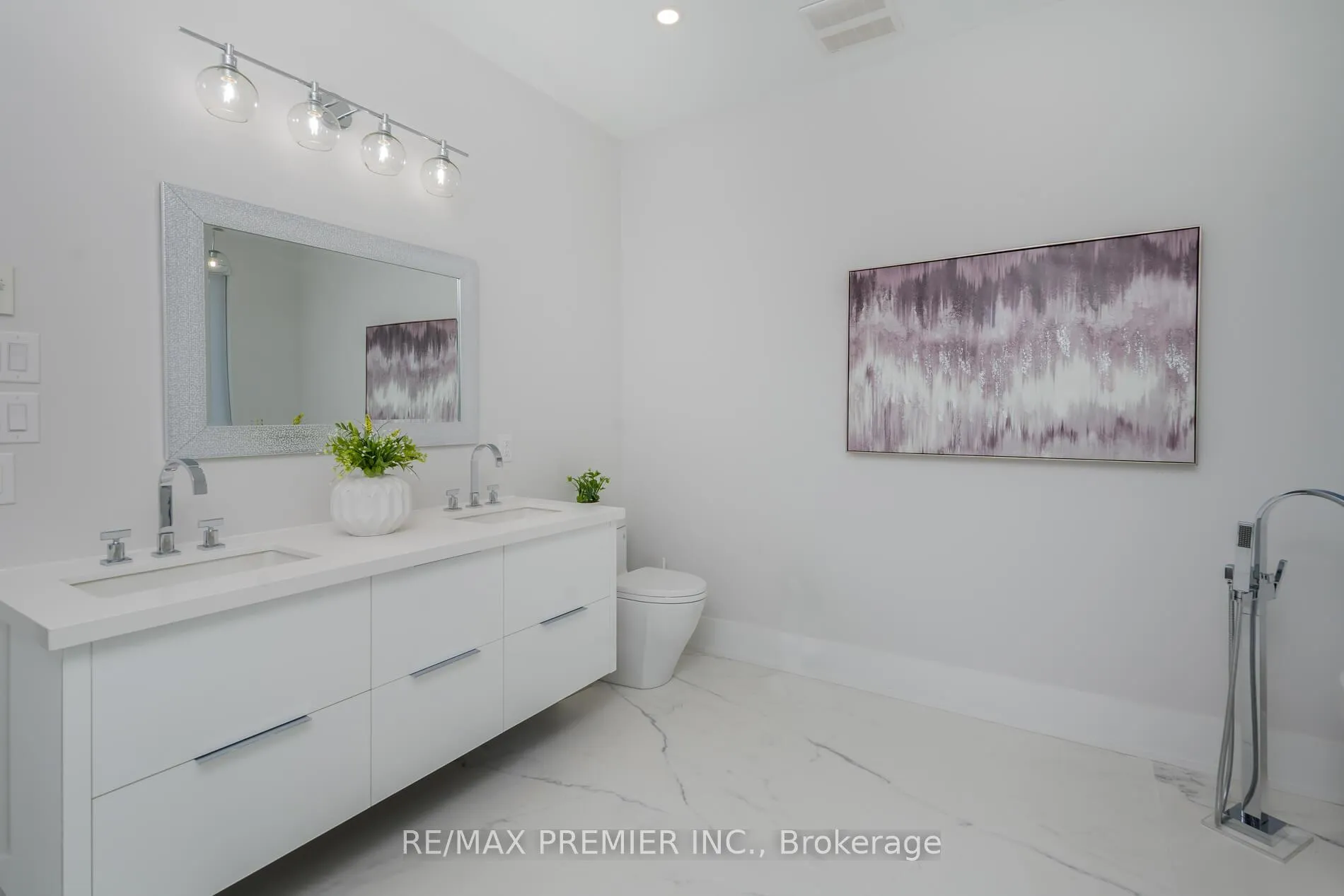 Photo 32 of 63 Pioneer Lane, Vaughan, East Woodbridge — HOMEH