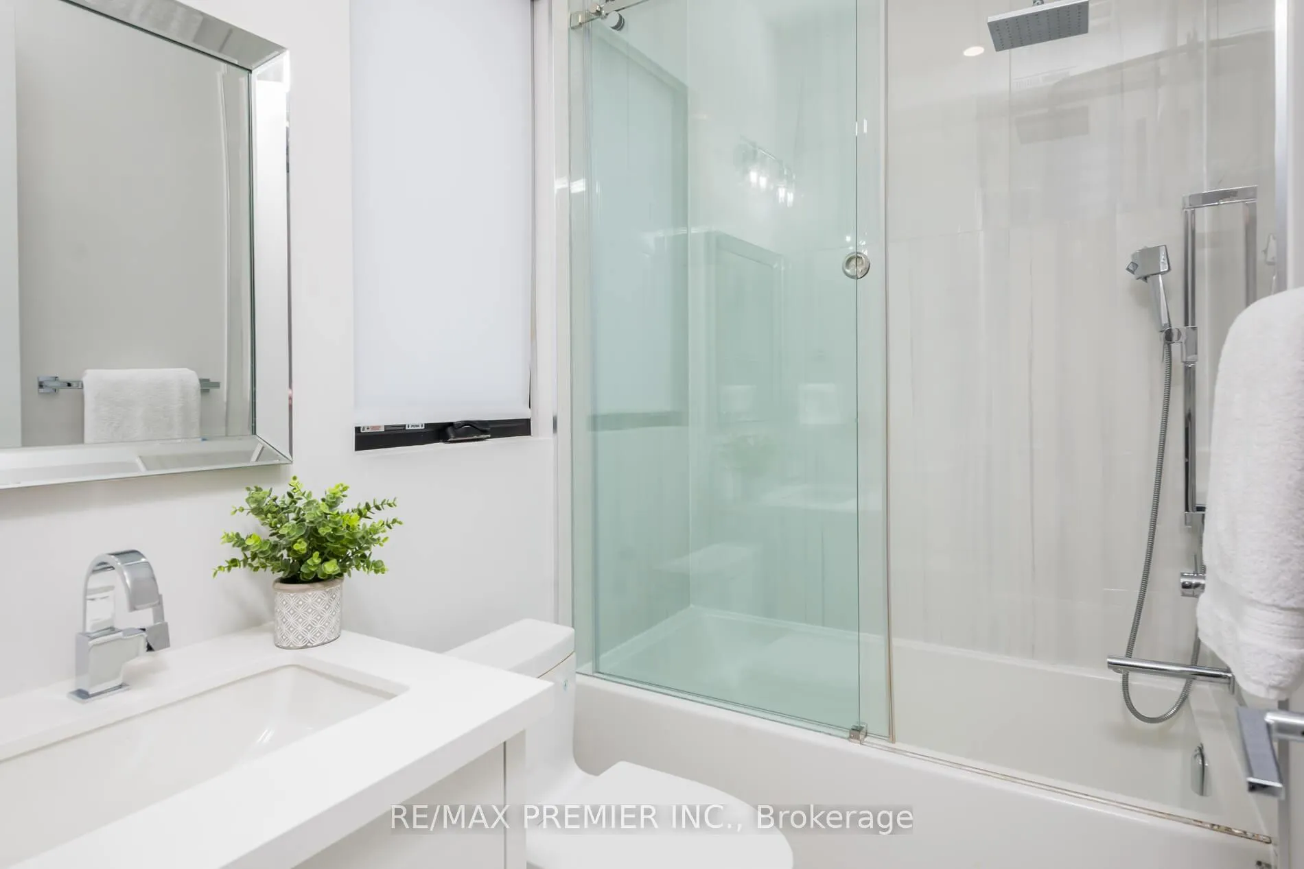 Photo 34 of 63 Pioneer Lane, Vaughan, East Woodbridge — HOMEH