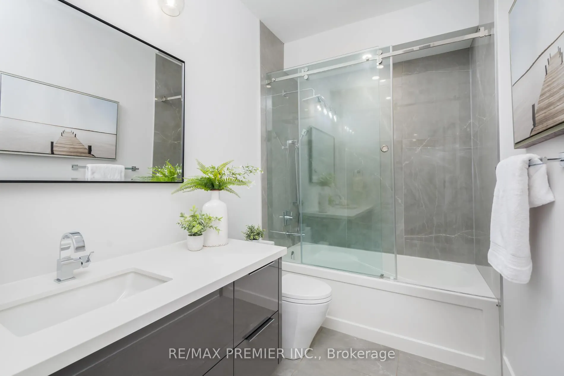 Photo 37 of 63 Pioneer Lane, Vaughan, East Woodbridge — HOMEH