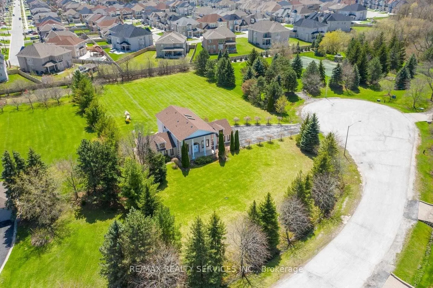 Photo 3 of 331 Greenbrooke Drive, Vaughan, Vellore Village — HOMEH