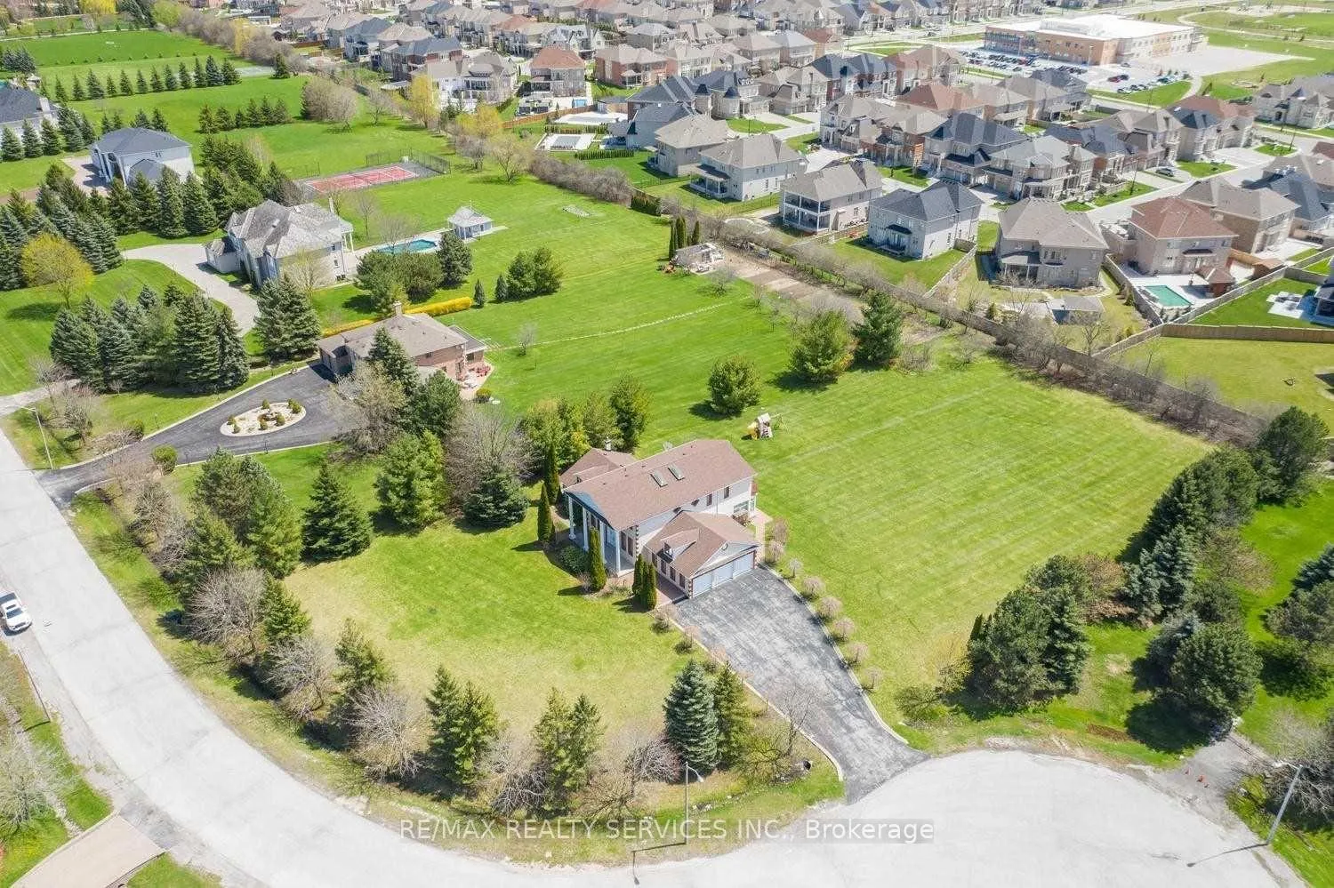 Photo 4 of 331 Greenbrooke Drive, Vaughan, Vellore Village — HOMEH