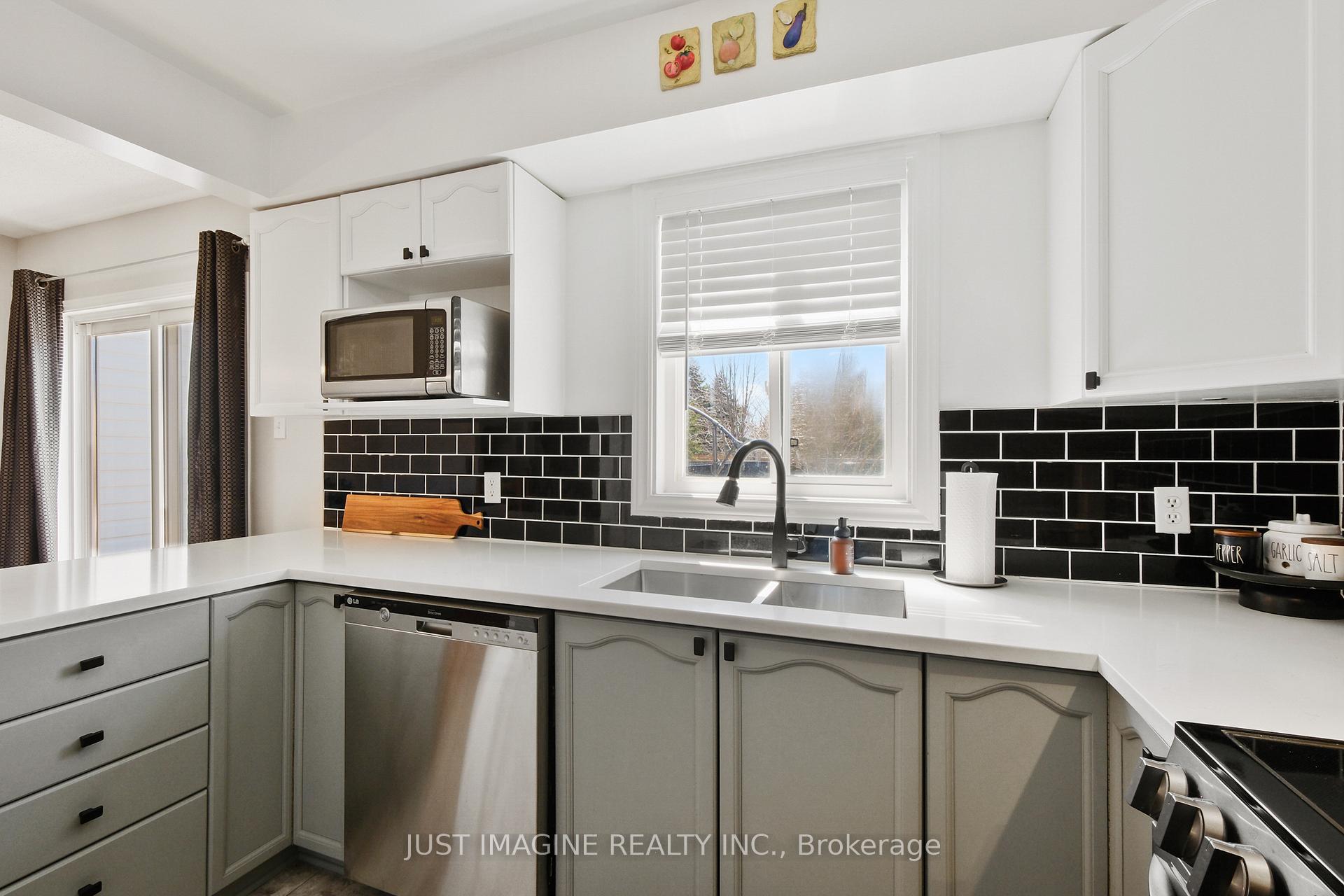 Photo 12 of 24 Binbury Way, Ottawa, Hunt Club Park/Greenboro — HOMEH