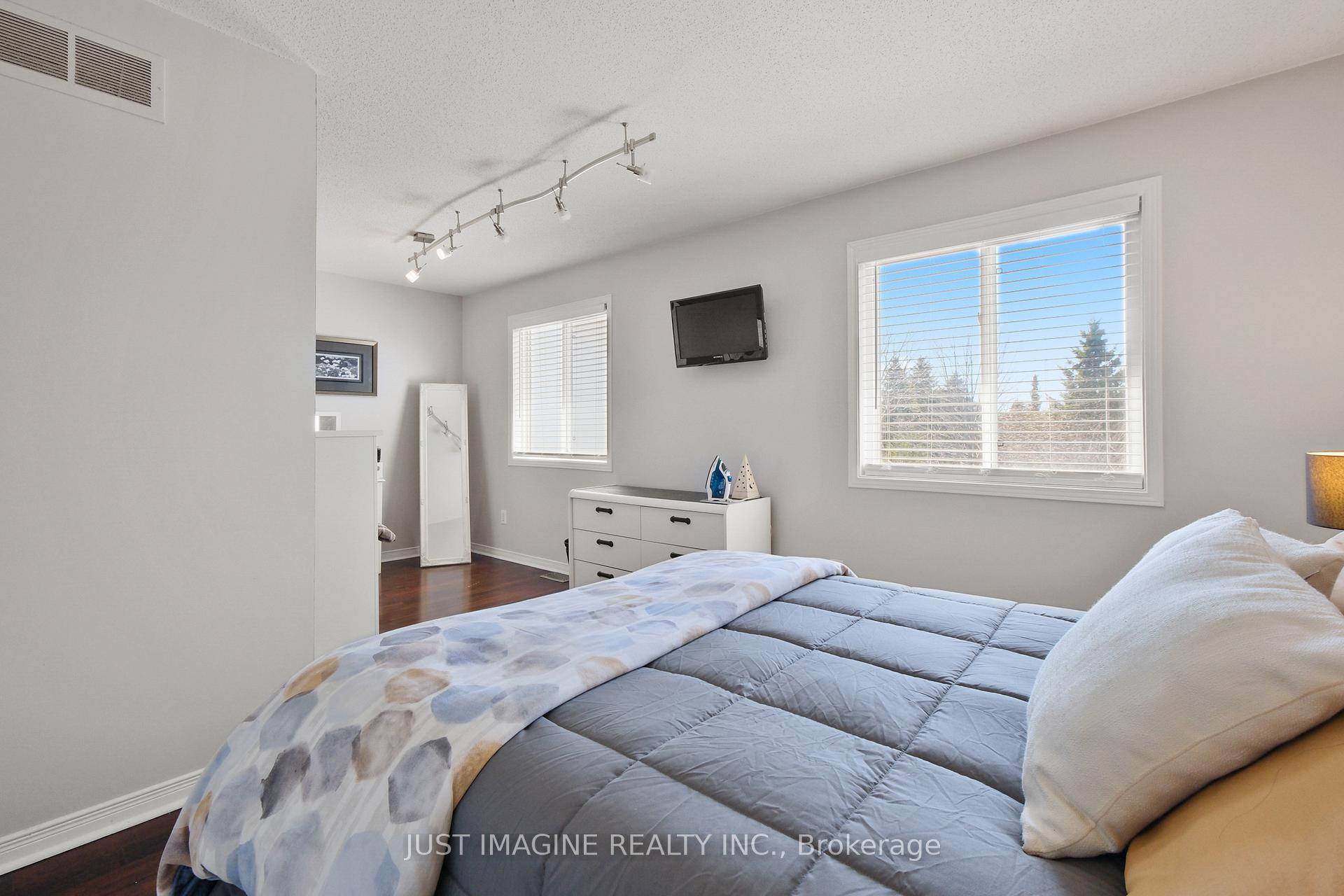 Photo 15 of 24 Binbury Way, Ottawa, Hunt Club Park/Greenboro — HOMEH