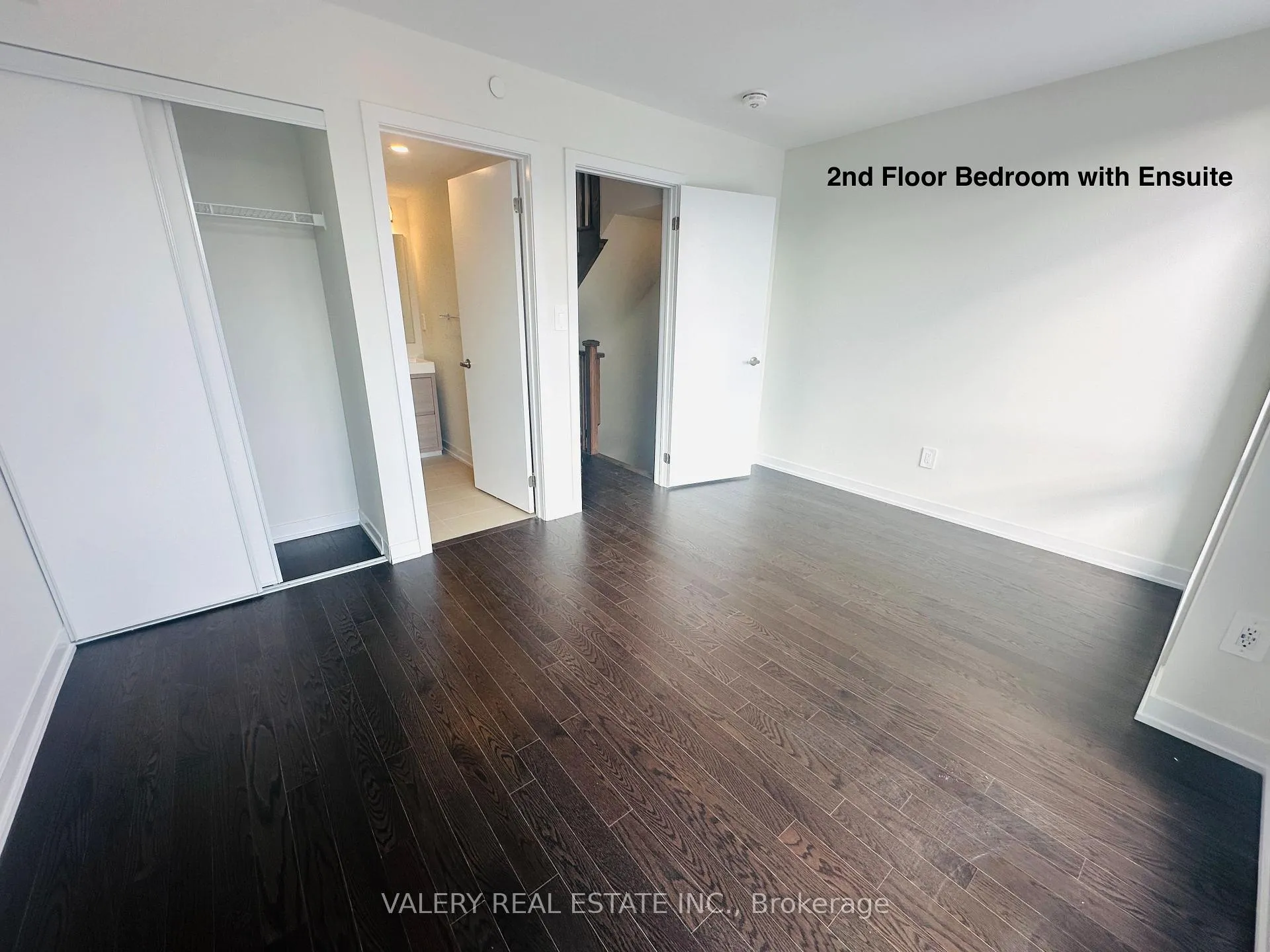 Photo 12 of 18 Grn Grdns Boulevard, Toronto, Englemount-Lawrence — HOMEH