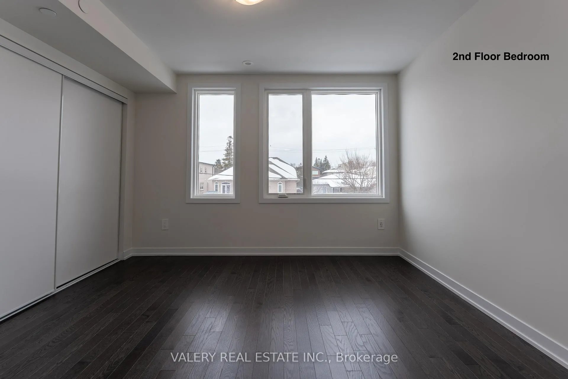 Photo 19 of 18 Grn Grdns Boulevard, Toronto, Englemount-Lawrence — HOMEH