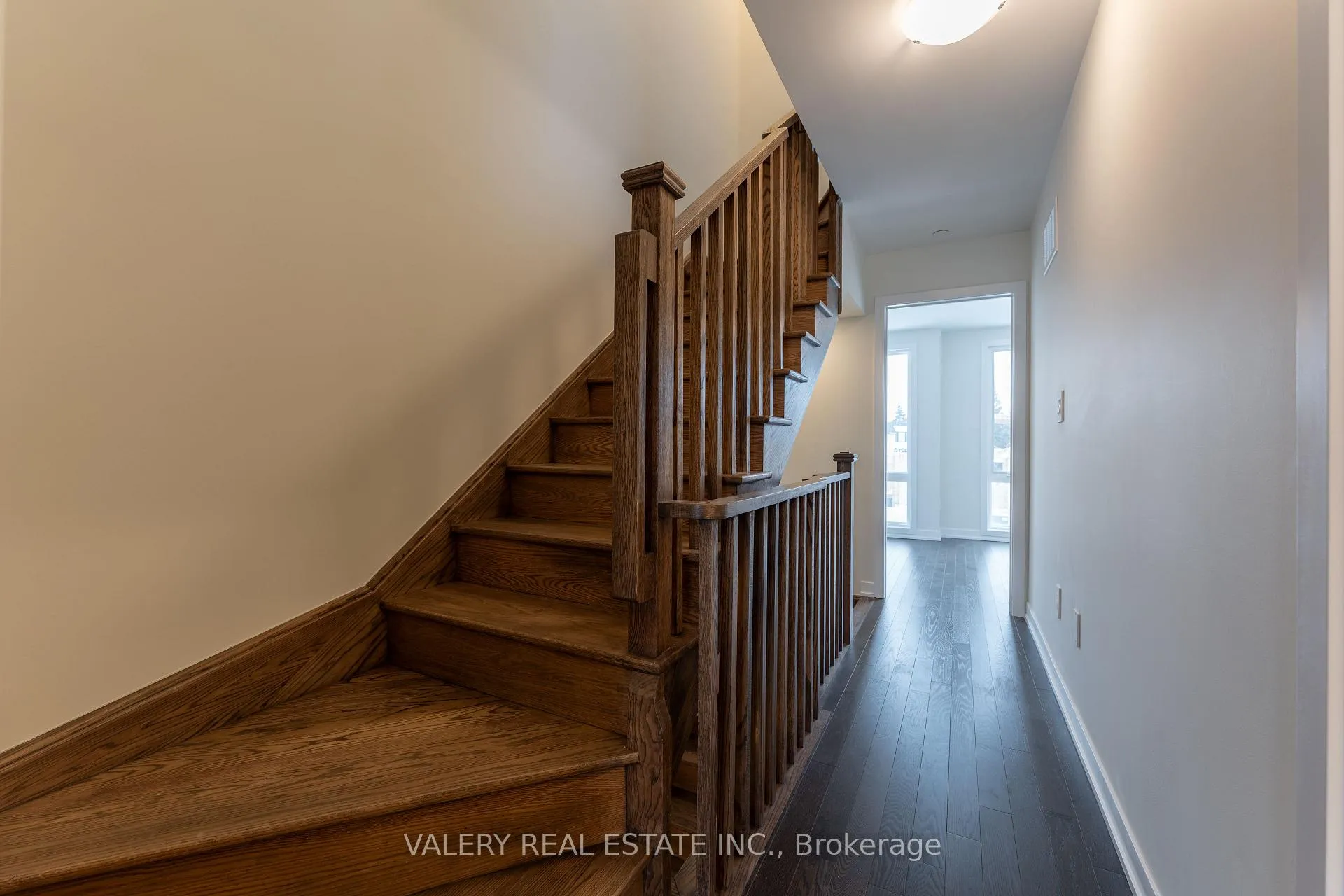 Photo 21 of 18 Grn Grdns Boulevard, Toronto, Englemount-Lawrence — HOMEH