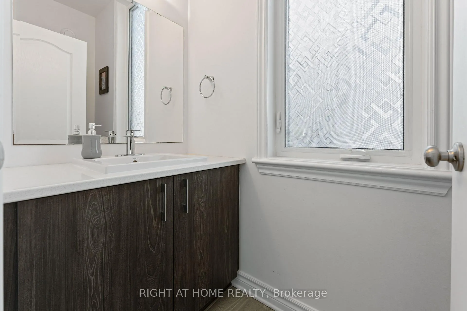 Photo 3 of 231 Osterley Way, Ottawa, Stittsville (South) — HOMEH