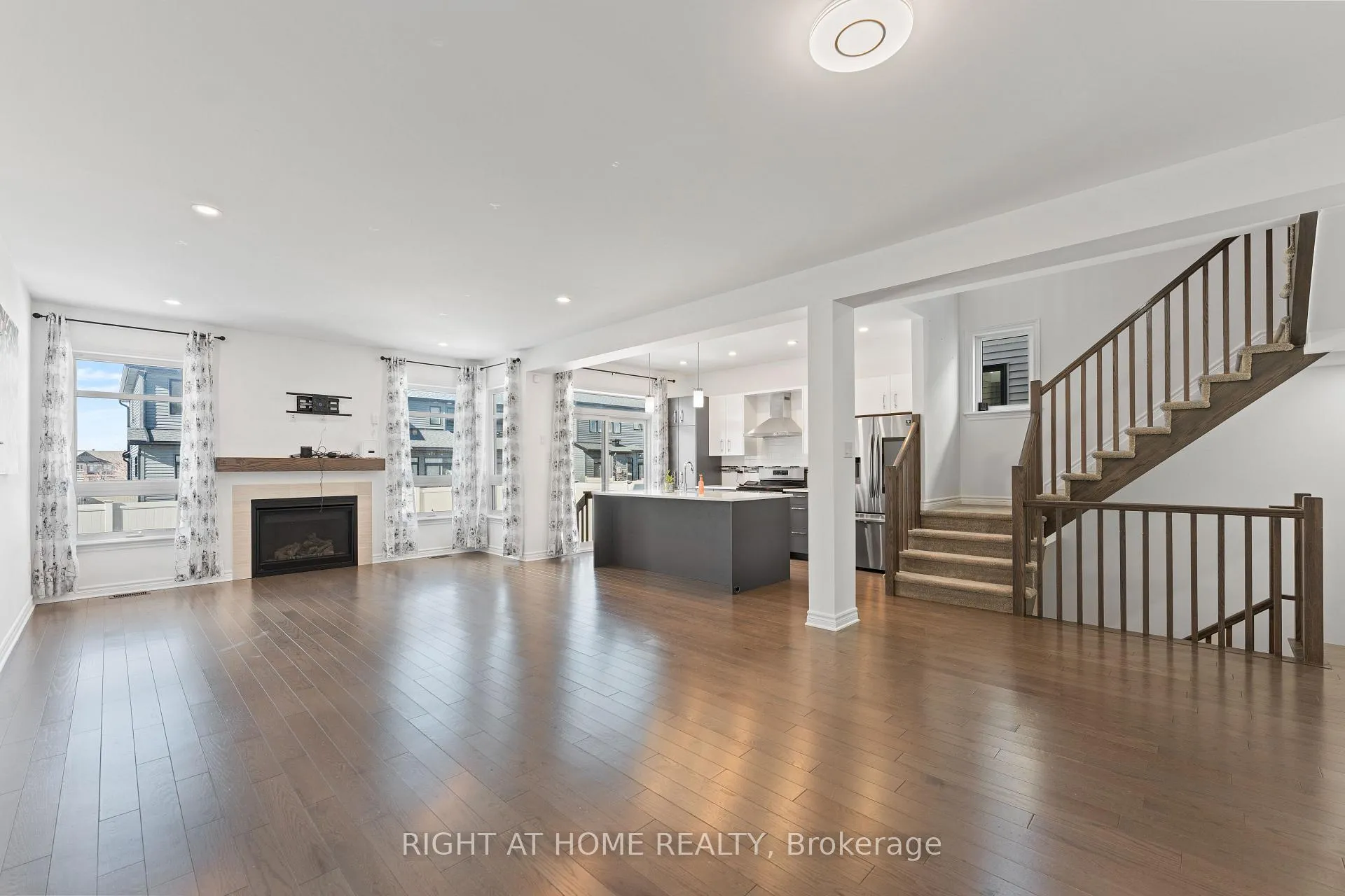 Photo 5 of 231 Osterley Way, Ottawa, Stittsville (South) — HOMEH