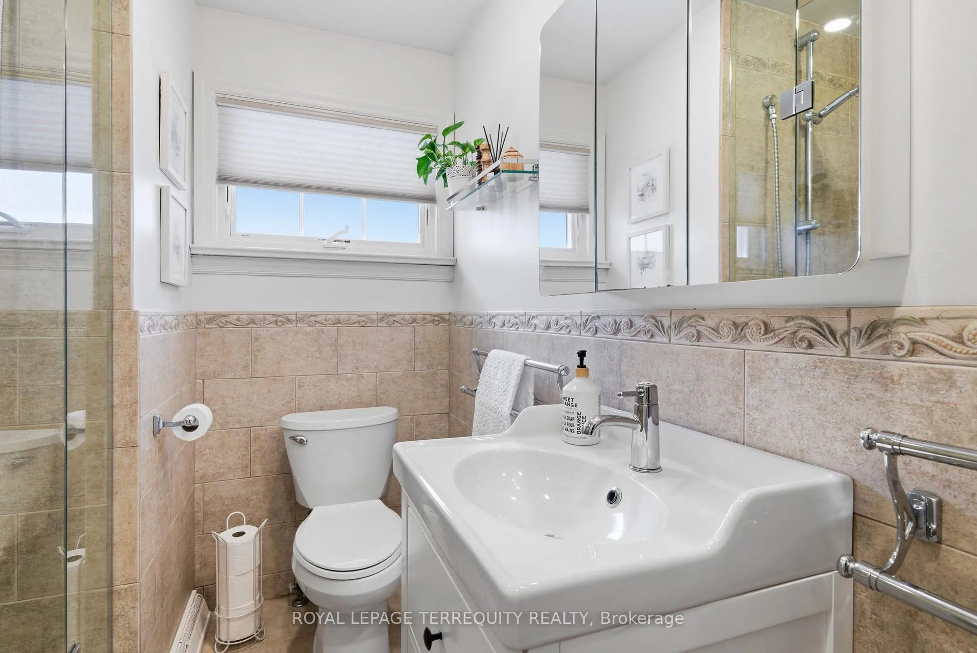 Photo 22 of 116 Centre Street N, Whitby, Downtown Whitby — HOMEH