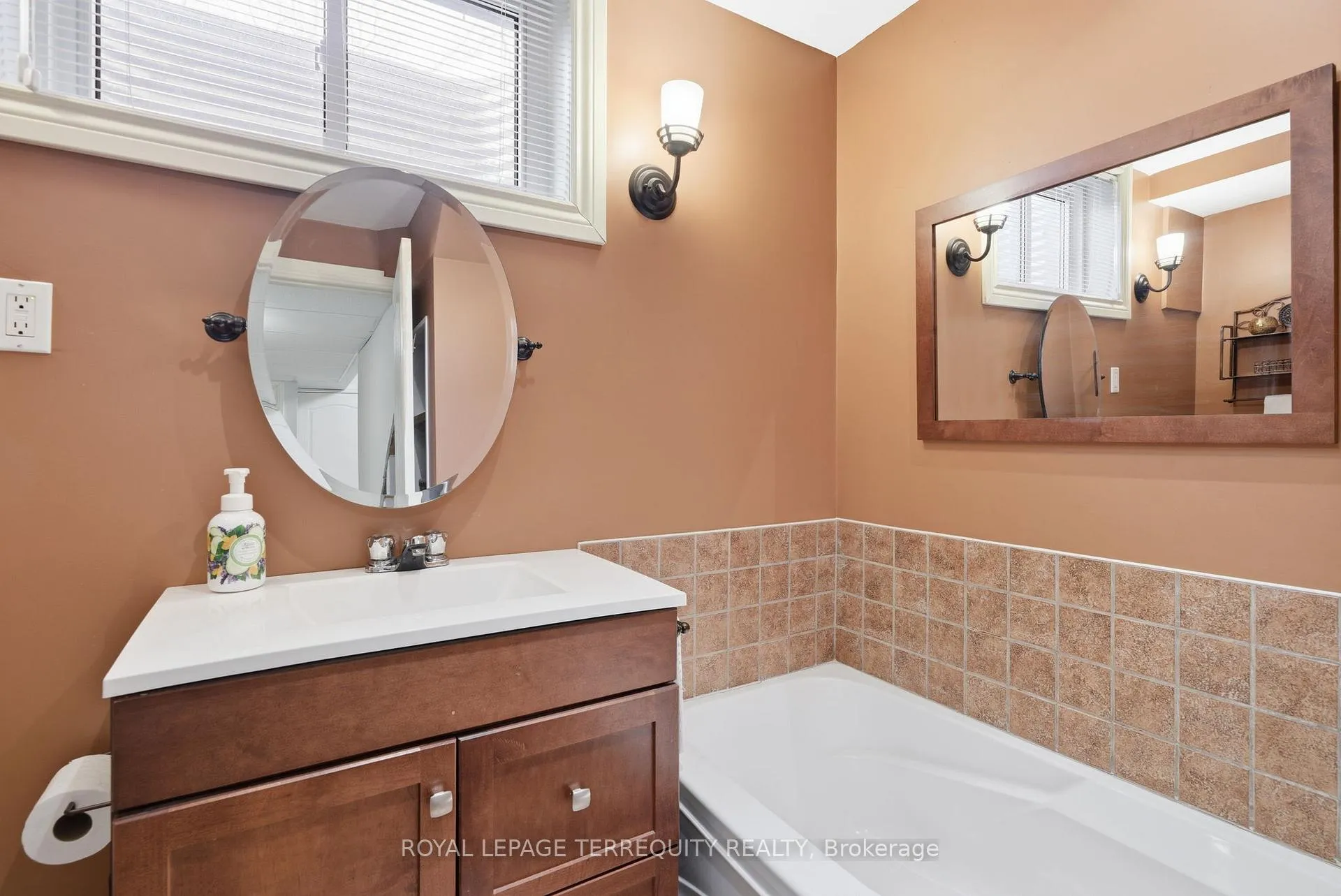 Photo 27 of 116 Centre Street N, Whitby, Downtown Whitby — HOMEH