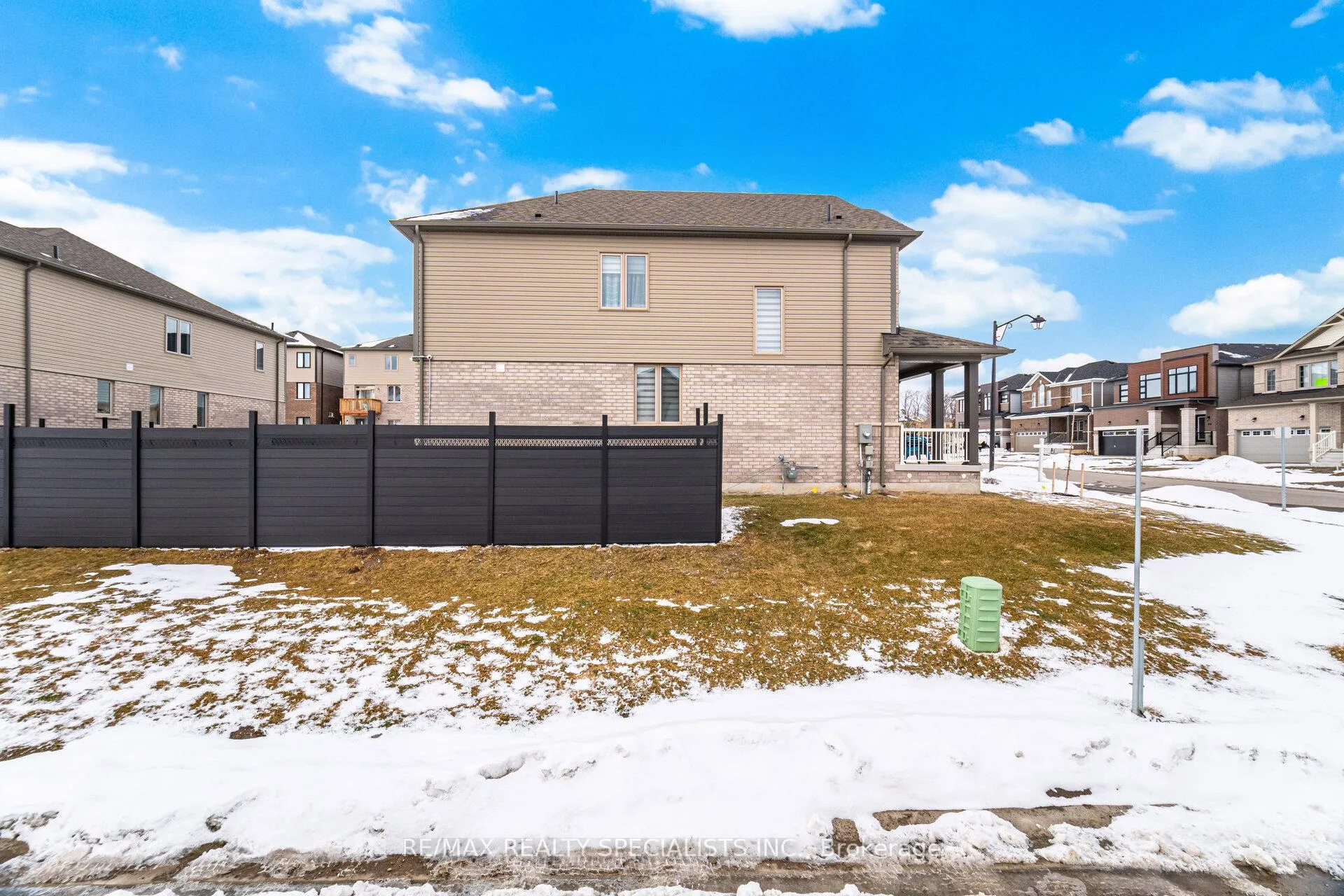 Photo 3 of 9 Gilham Way E, Brant, Paris — HOMEH
