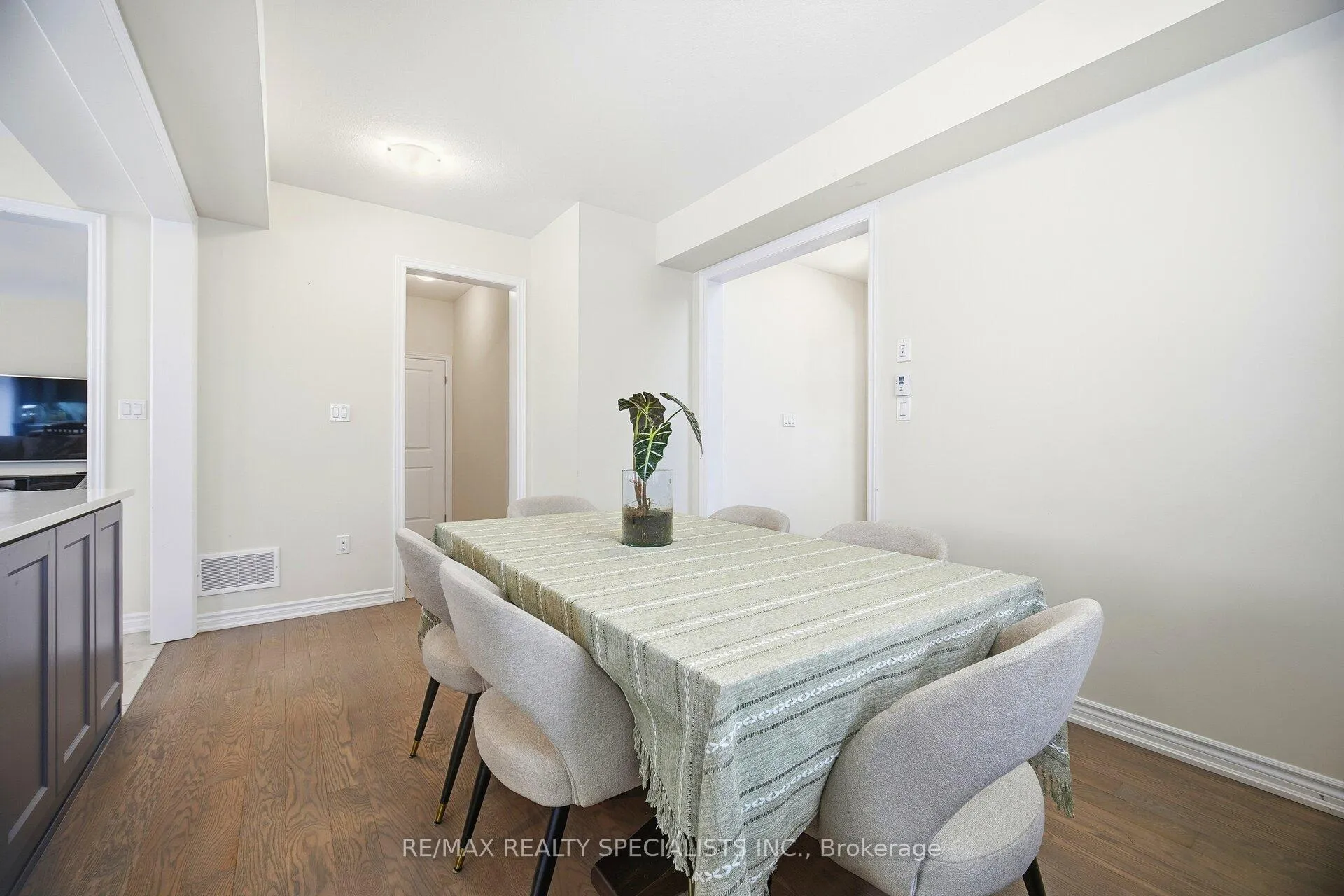 Photo 9 of 9 Gilham Way E, Brant, Paris — HOMEH