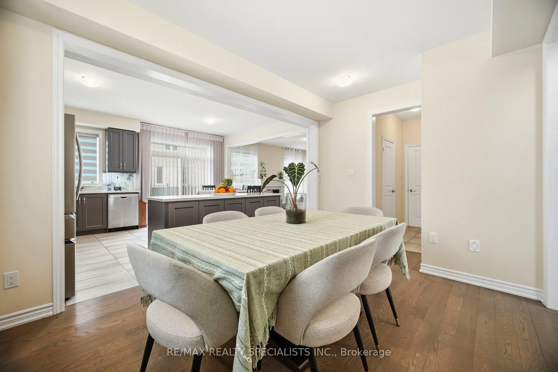Photo 10 of 9 Gilham Way E, Brant, Paris — HOMEH