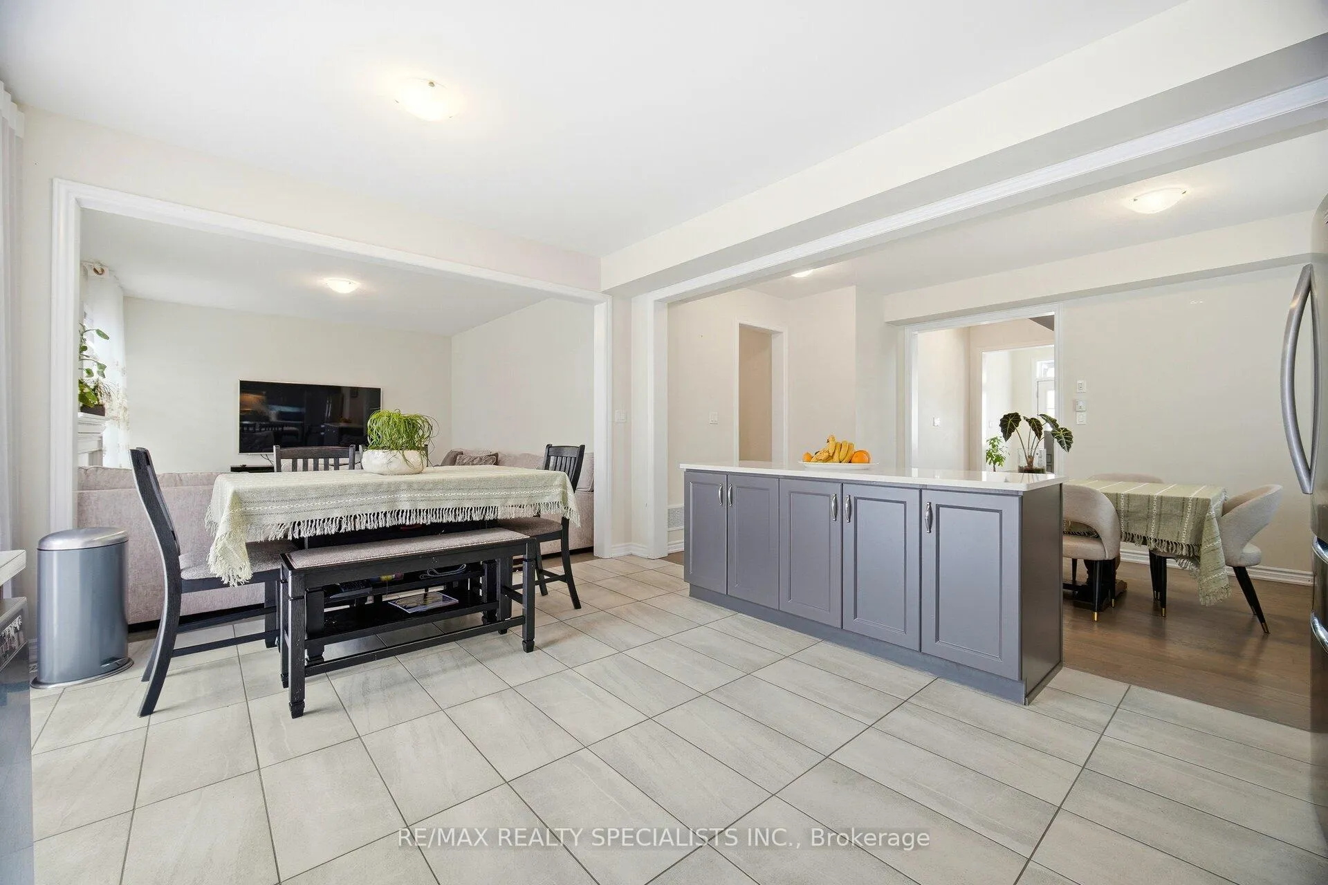 Photo 12 of 9 Gilham Way E, Brant, Paris — HOMEH