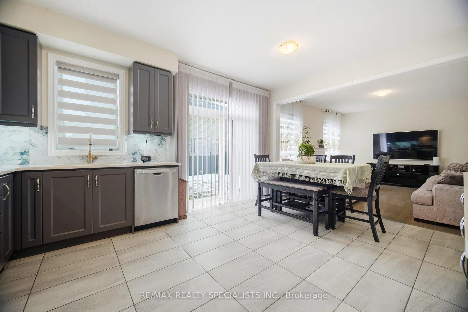 Photo 15 of 9 Gilham Way E, Brant, Paris — HOMEH
