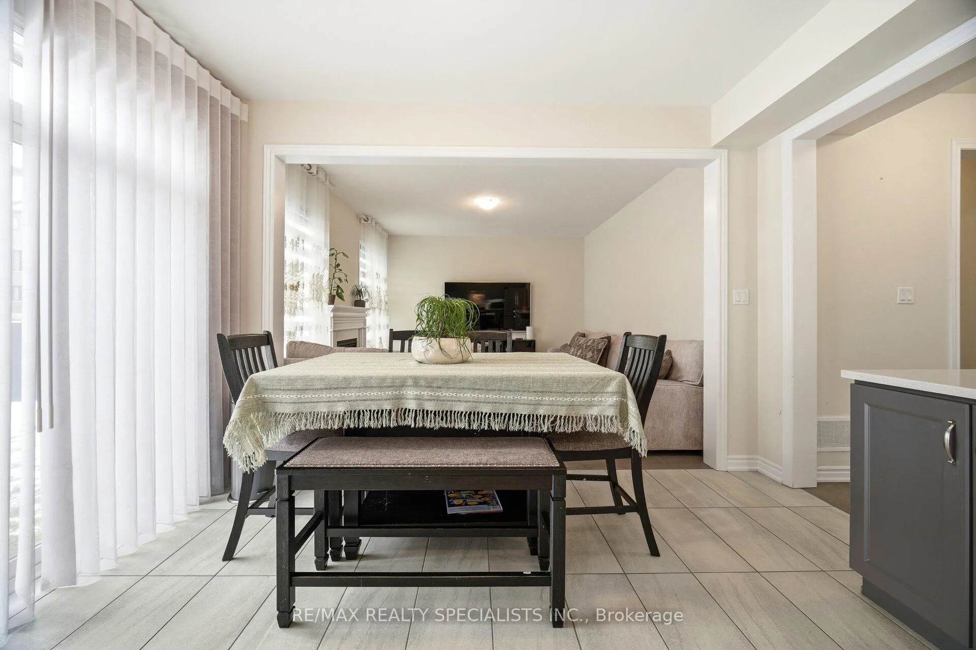 Photo 18 of 9 Gilham Way E, Brant, Paris — HOMEH