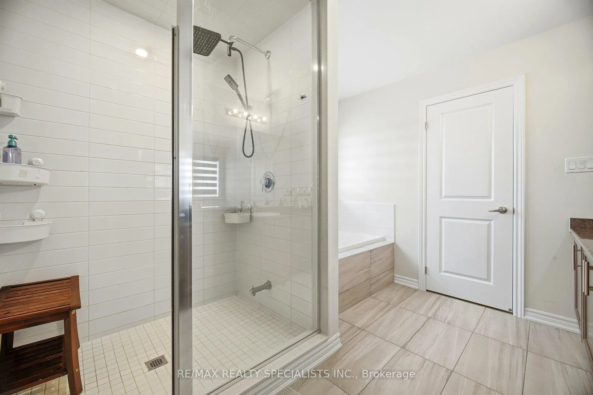 Photo 32 of 9 Gilham Way E, Brant, Paris — HOMEH