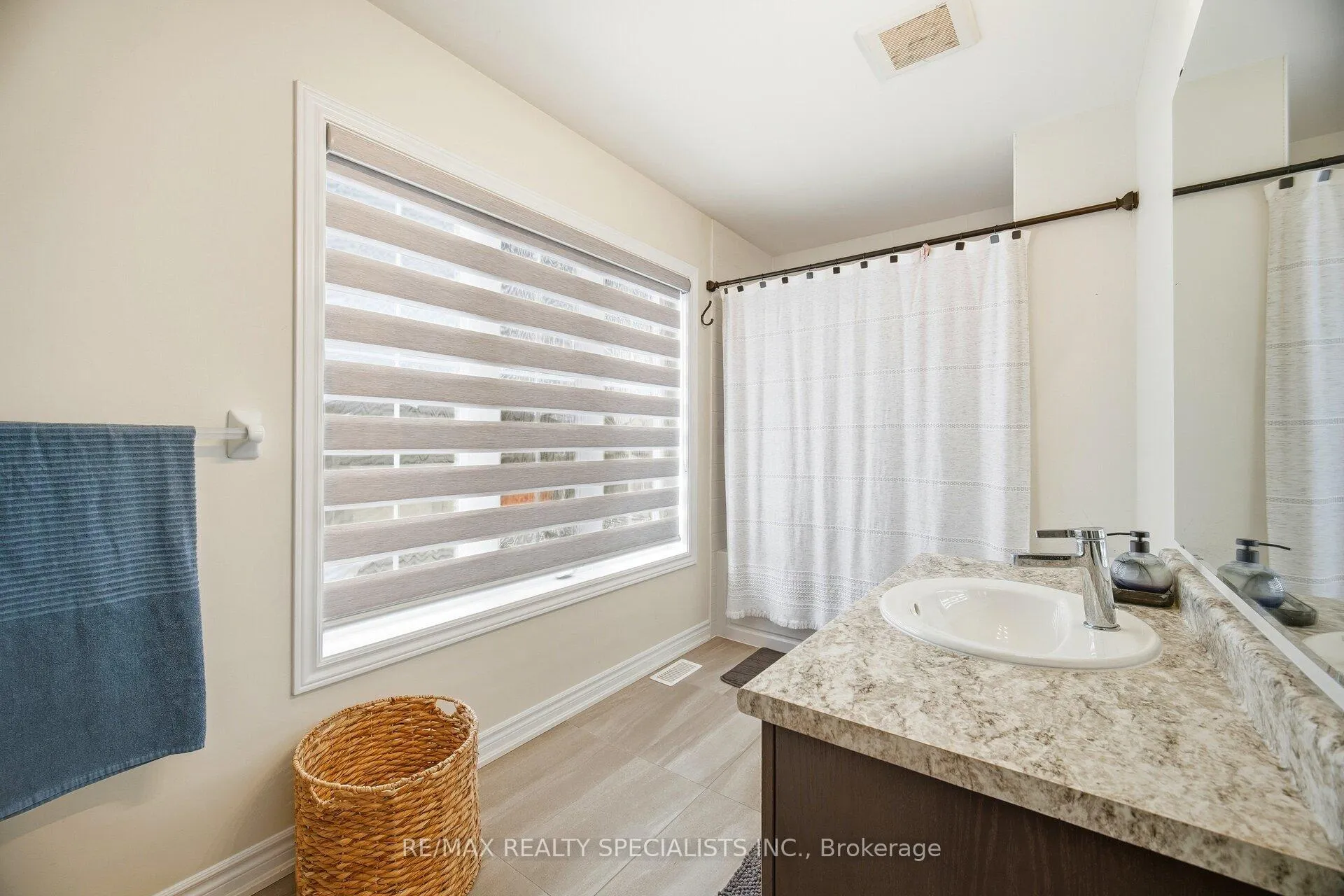 Photo 41 of 9 Gilham Way E, Brant, Paris — HOMEH