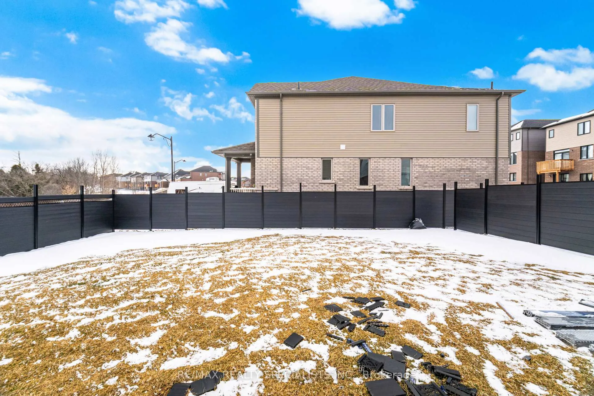 Photo 43 of 9 Gilham Way E, Brant, Paris — HOMEH