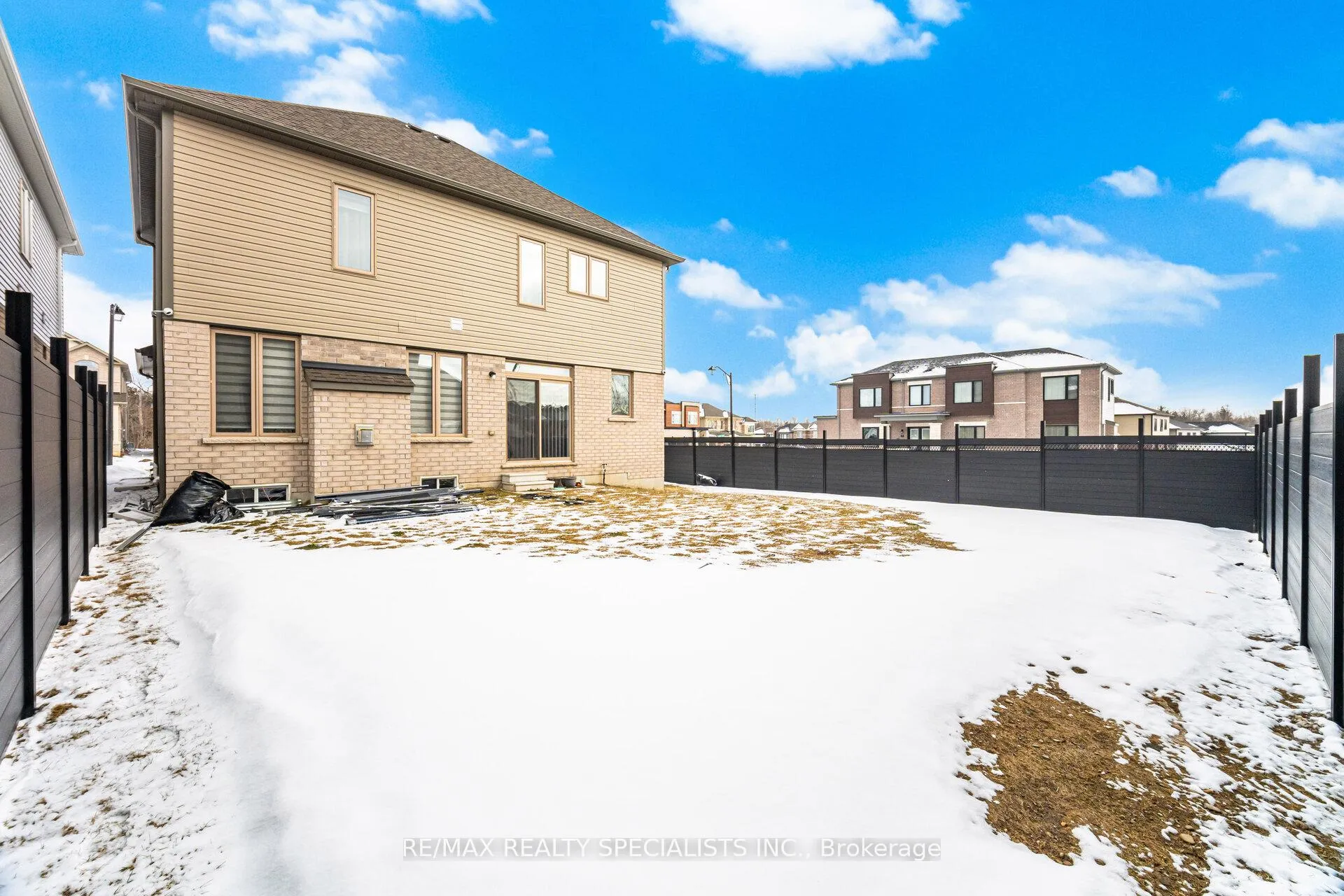 Photo 45 of 9 Gilham Way E, Brant, Paris — HOMEH