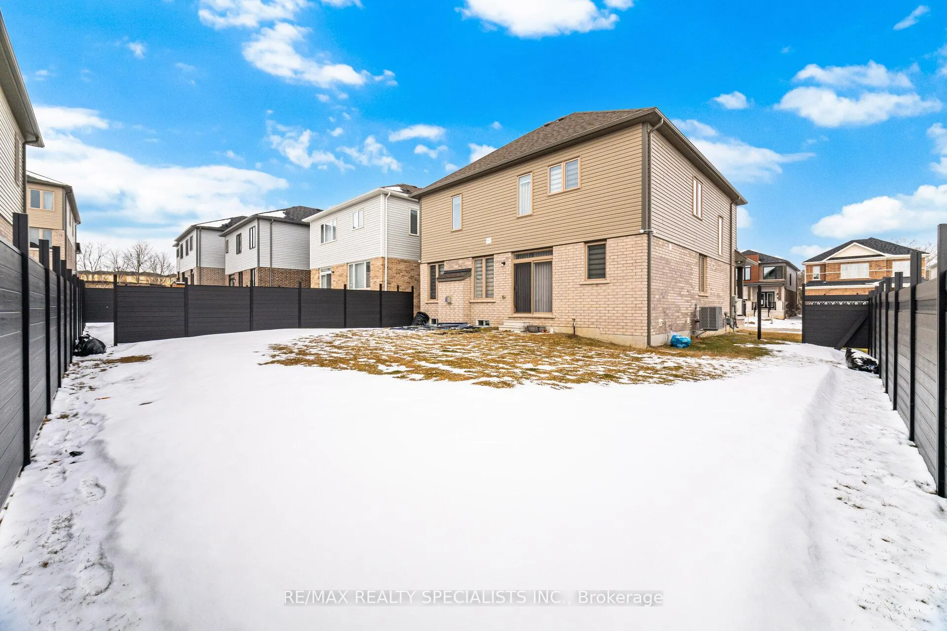 Photo 46 of 9 Gilham Way E, Brant, Paris — HOMEH